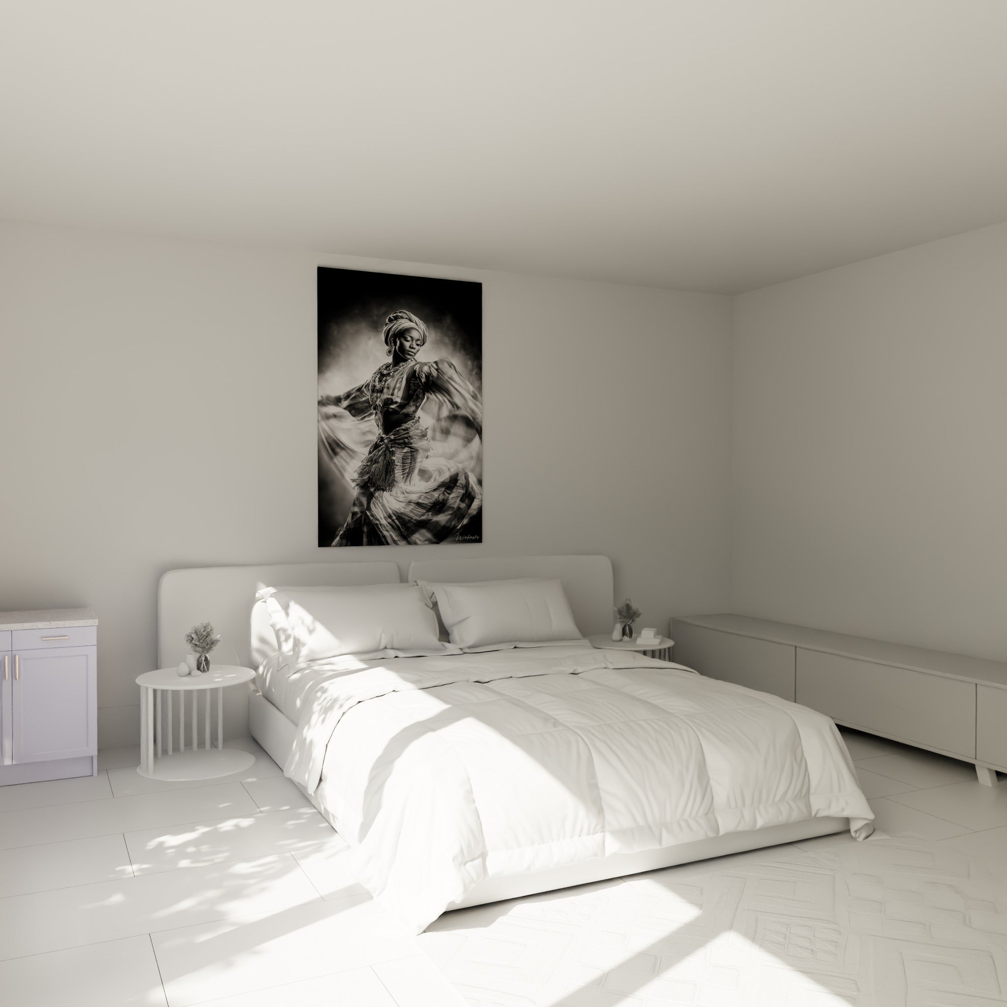 Silhouette voilée en plein mouvement, contrastes gris et blanc, au-dessus d'un lit dans une chambre claire