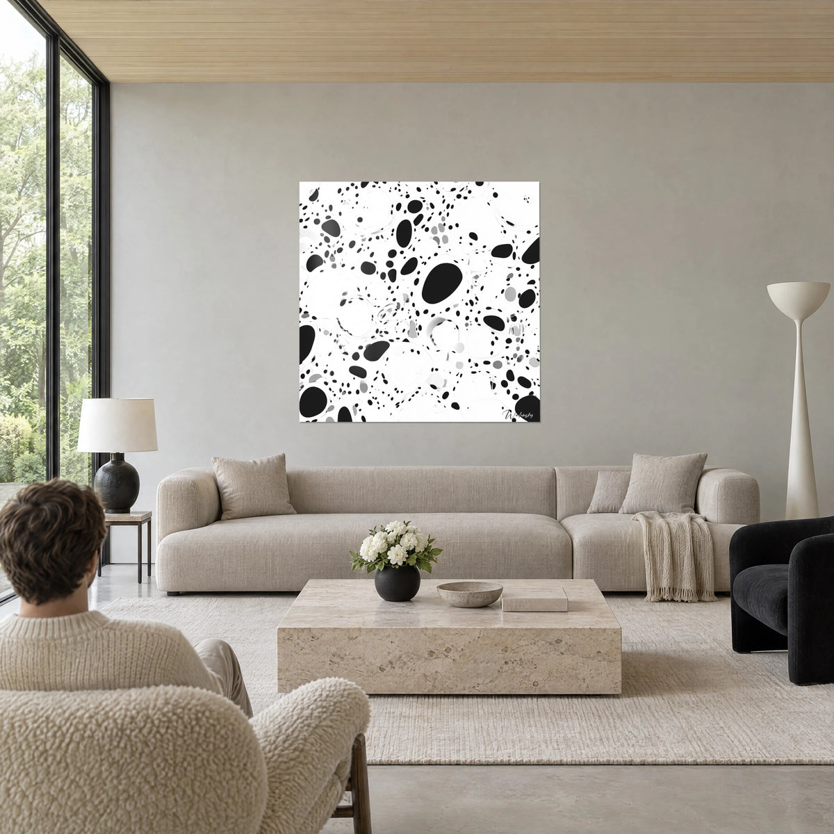 Quadro con macchie d'inchiostro nere ovali su fondo bianco, bolle grigie traslucide, sopra un divano in un soggiorno luminoso