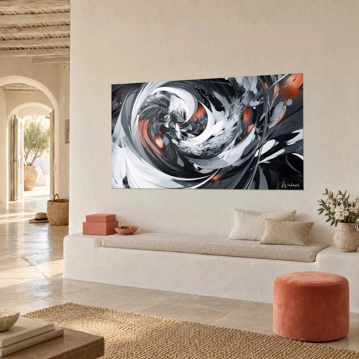 Tableau spirale abstraite aux volutes ivoire et anthracite, touches cuivrées, vue de trois-quarts, banquette chaulée et pouf terracotta