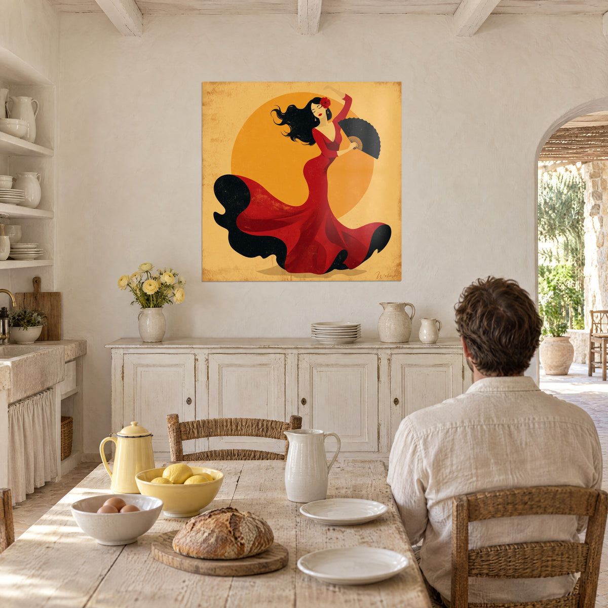 Quadro silhouette femminile in abito rosso aderente, gonna nera vorticosa su un sole zafferano, sulla parete di una cucina di casolare