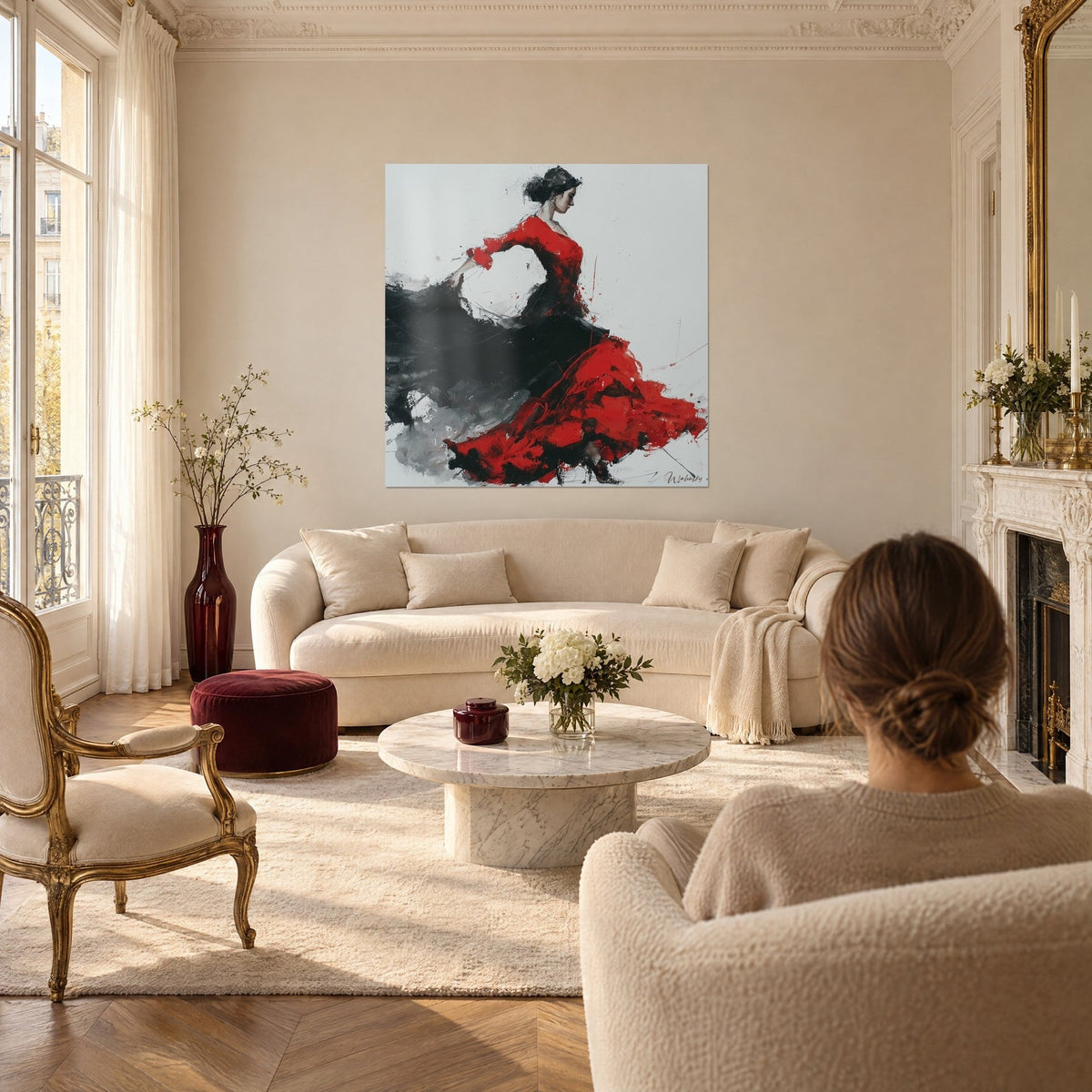 Gemälde einer Flamenco-Tänzerin in leuchtend rotem und schwarzem Kleid, wirbelnder Rock, über einem Sofa in einem hellen Wohnzimmer