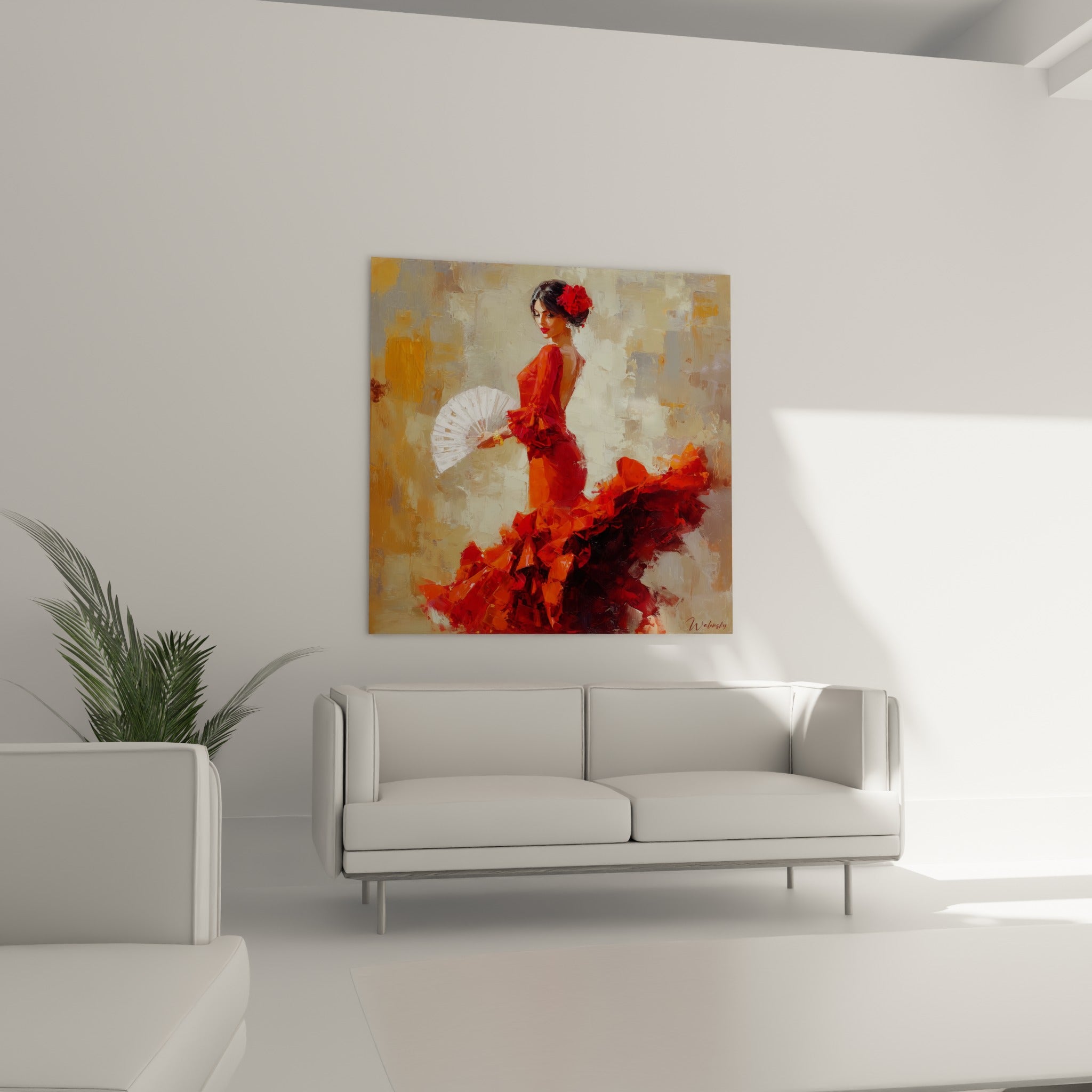Geste théâtral d'une flamenca en rouge et or, éventail blanc levé, au-dessus d'un canapé dans un salon lumineux