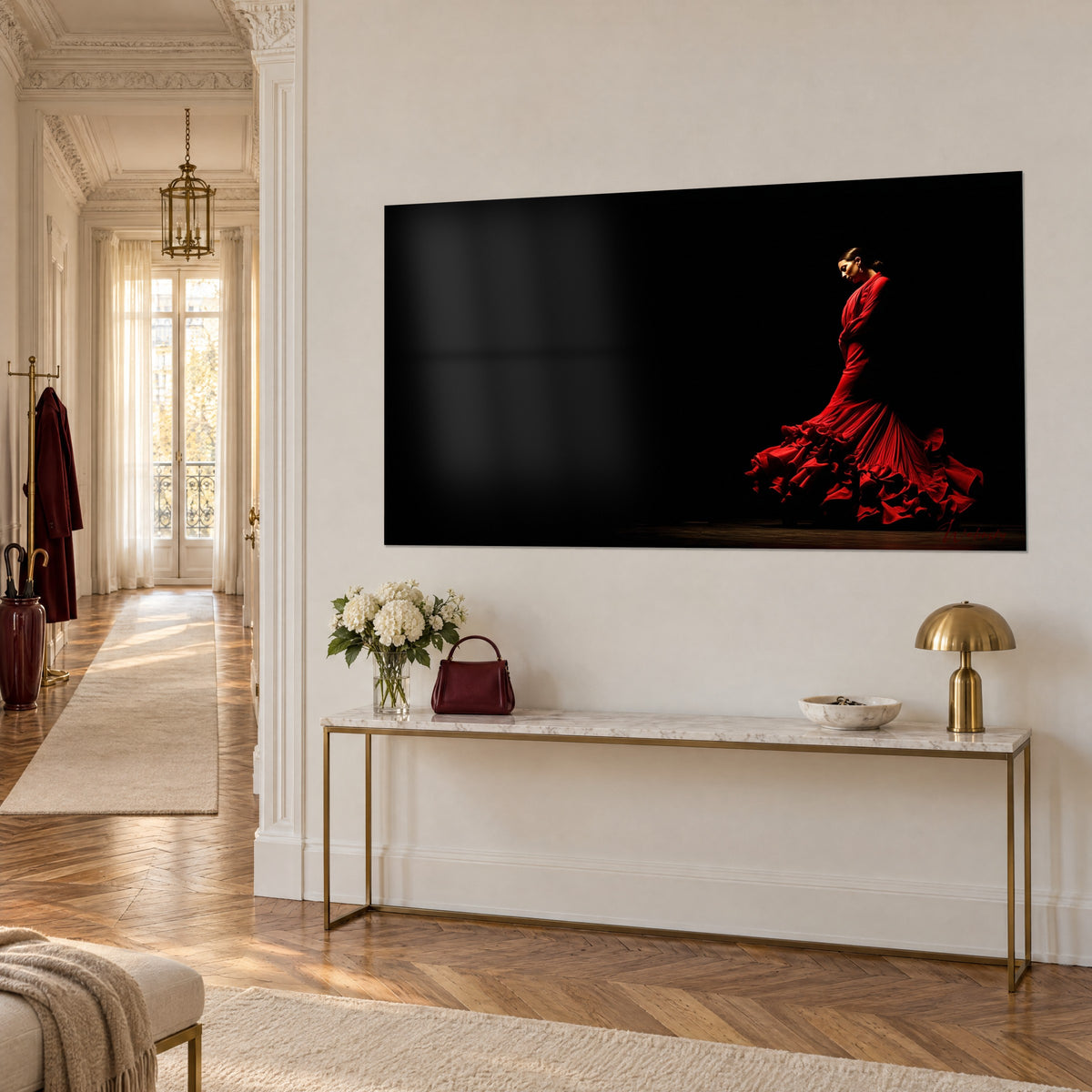 Tableau danseuse espagnole penchée, jupe écarlate virevoltante sur fond noir, au-dessus d'une console dorée à Paris