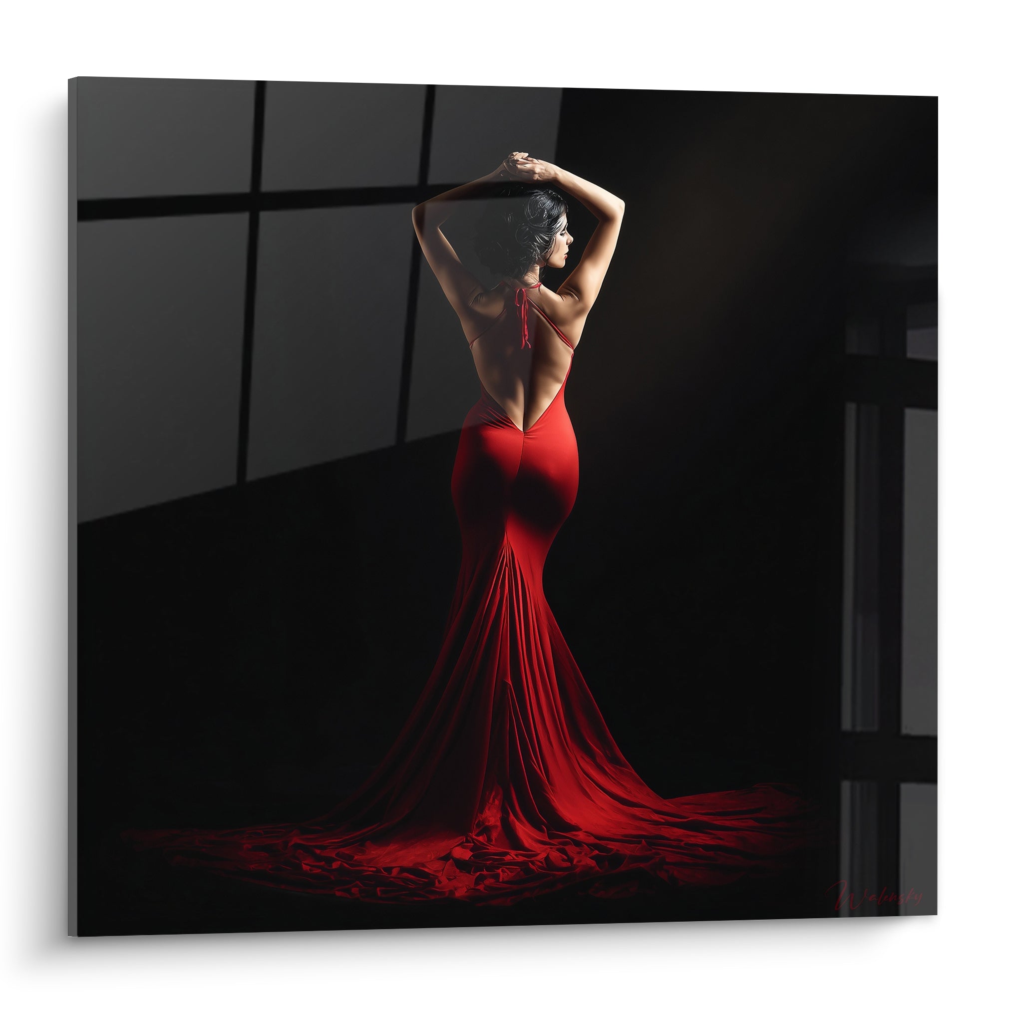 Danseuse dos nu en robe rouge et noir, bras levés, style danse espagnole flamenco théâtral