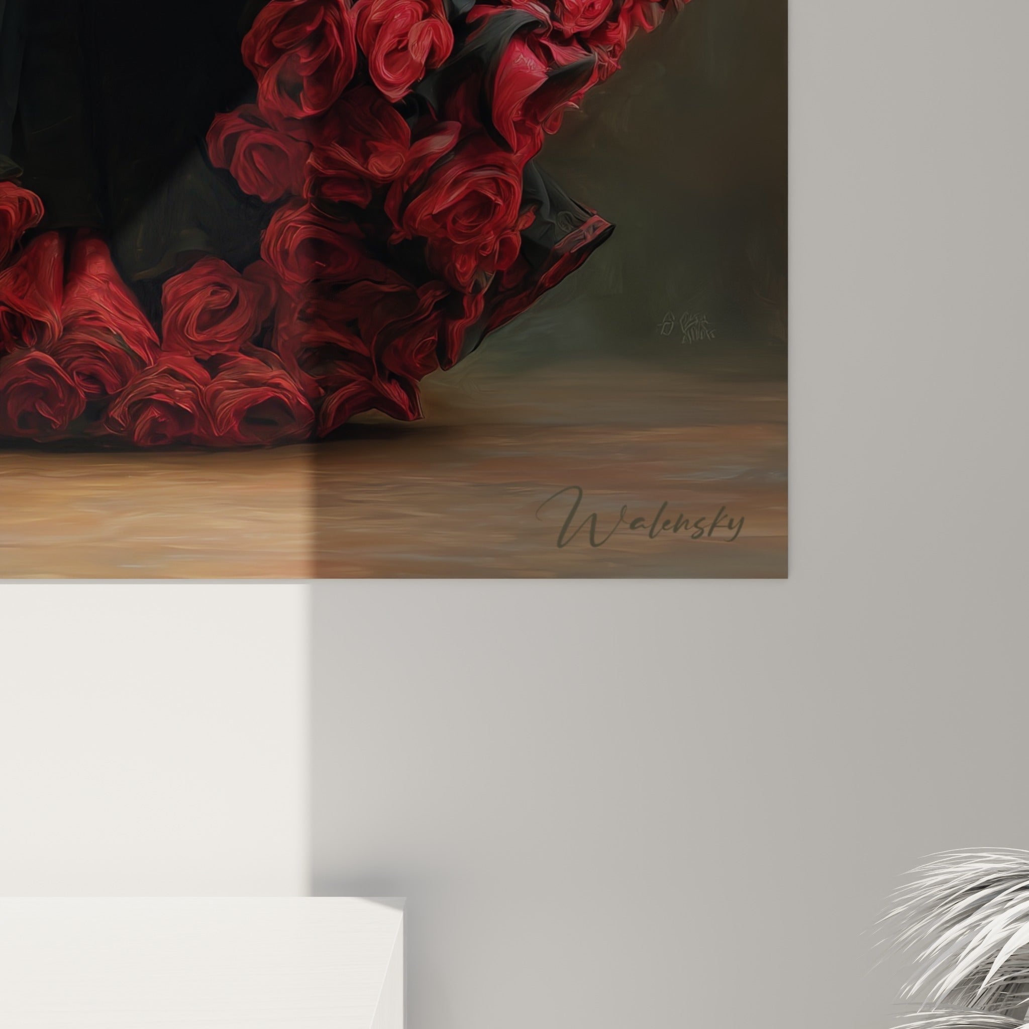 Détail des pétales rouges et du tissu noir satiné, empâtements visibles et lumière rasante