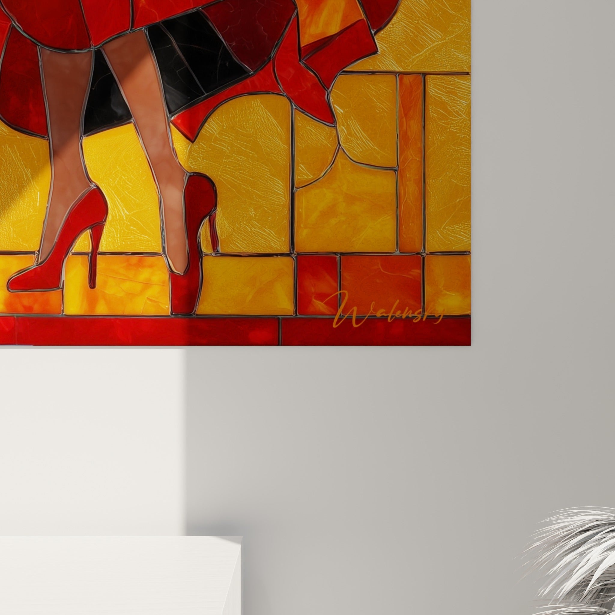 Empâtements rouge et noir façon vitrail sur fond doré texturé, détail du tissu et des reflets brillants