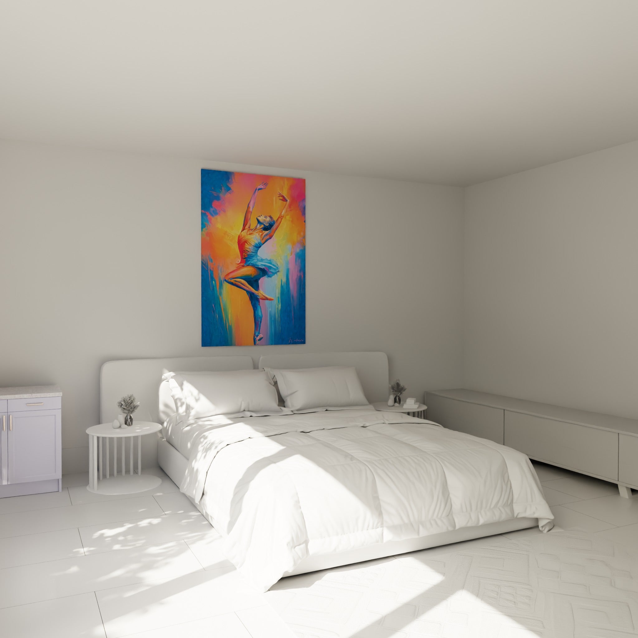 Ballerine aux tons orange et bleu marine, tableau danseuse abstrait au-dessus d'un lit dans une chambre claire