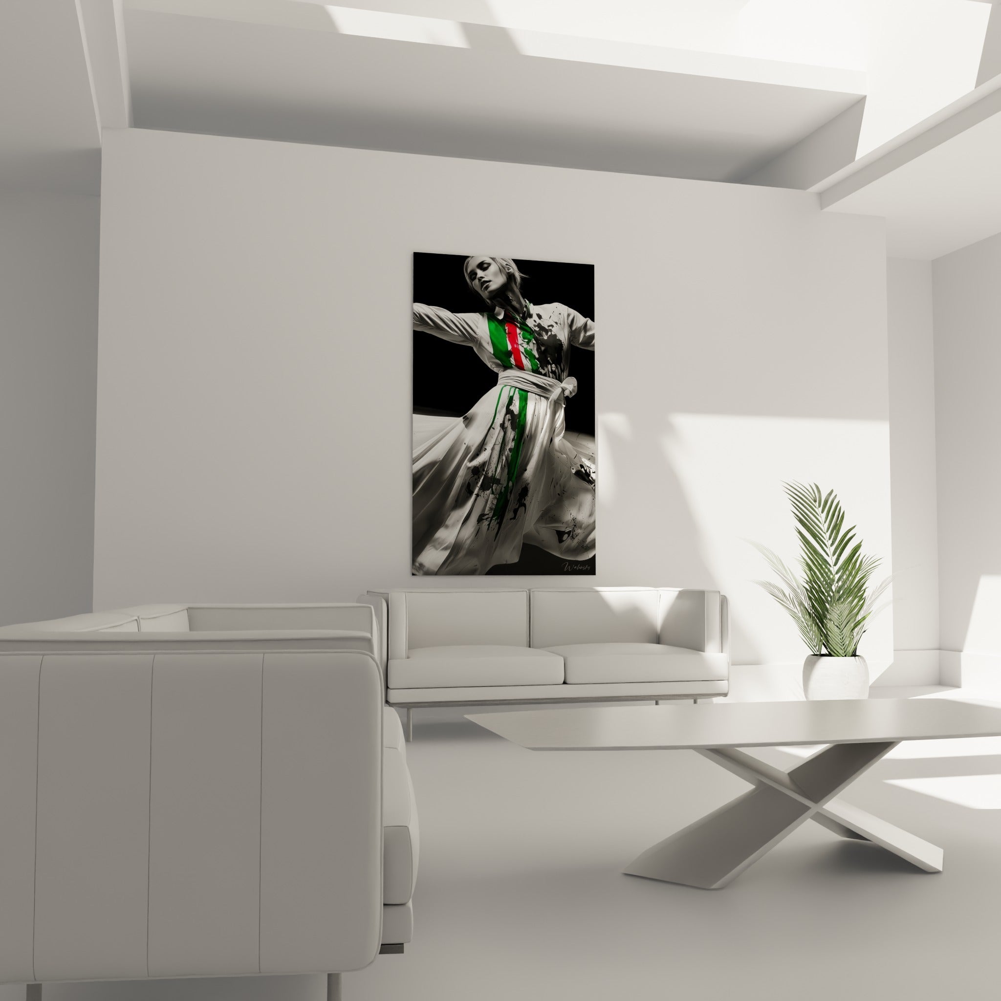 Femme dansant bras tendus, contrastes noir et blanc rehaussés de vert, au-dessus d'un canapé dans un salon lumineux