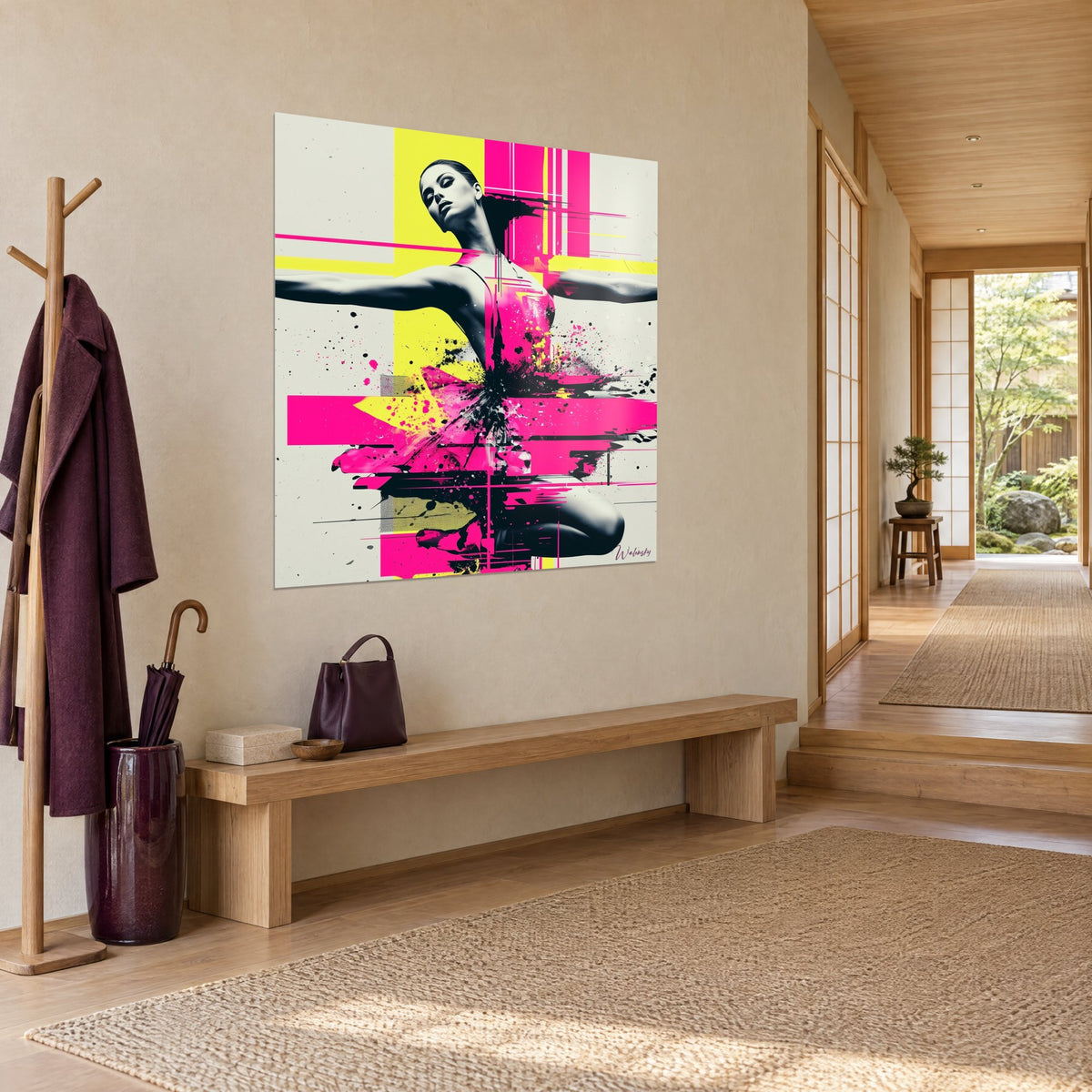 Tableau ballerine en envol, tutu fuchsia éclaté et bandes jaune vif sur fond ivoire, accroché dans une entrée japandi