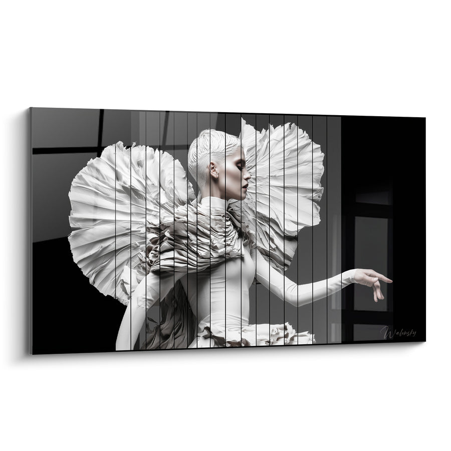 Tableau Danseuse blanche et noire aux ailes plissées - Doigts effilés élégants - Edition Danseuse abstrait