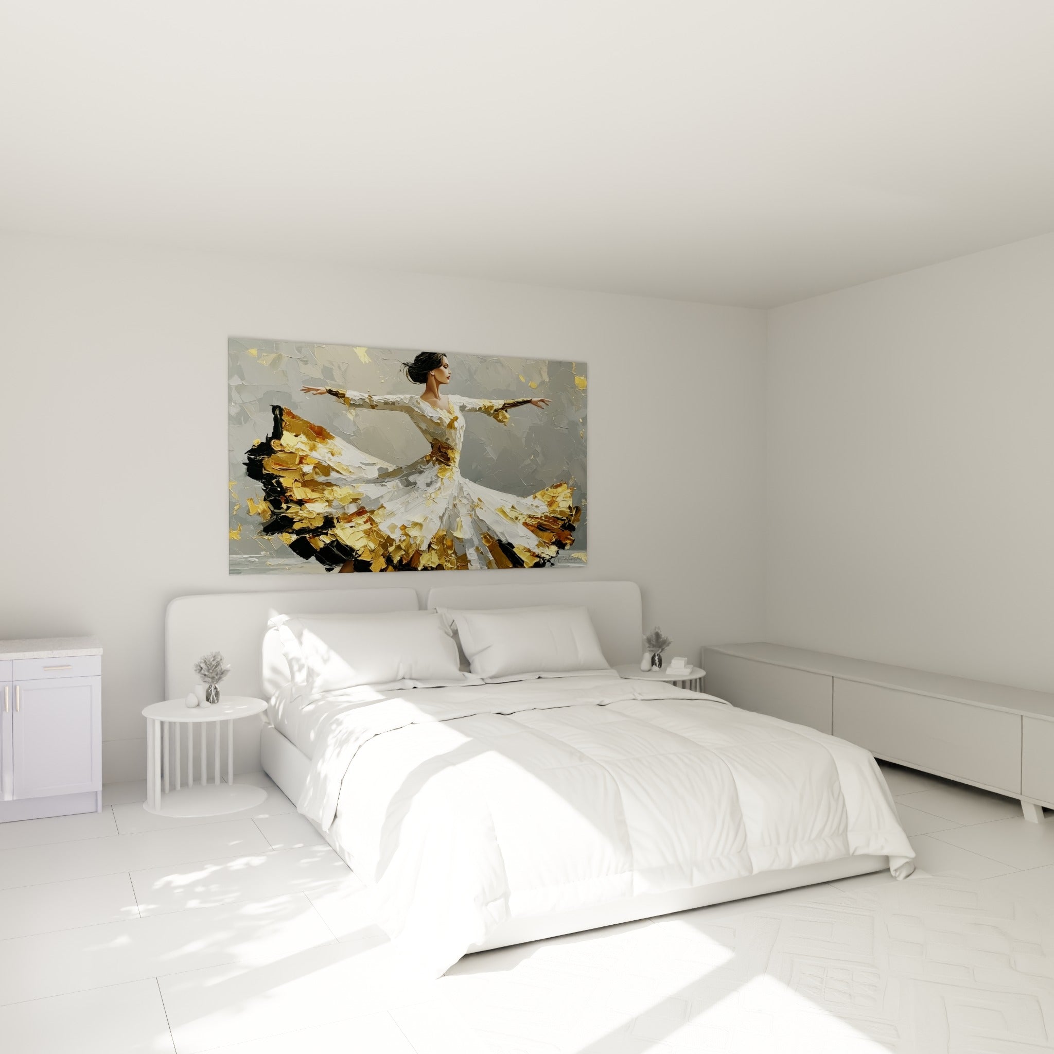 Silhouette de danseuse abstrait dorée et blanche en plein mouvement, accrochée au-dessus d'un lit dans une chambre claire