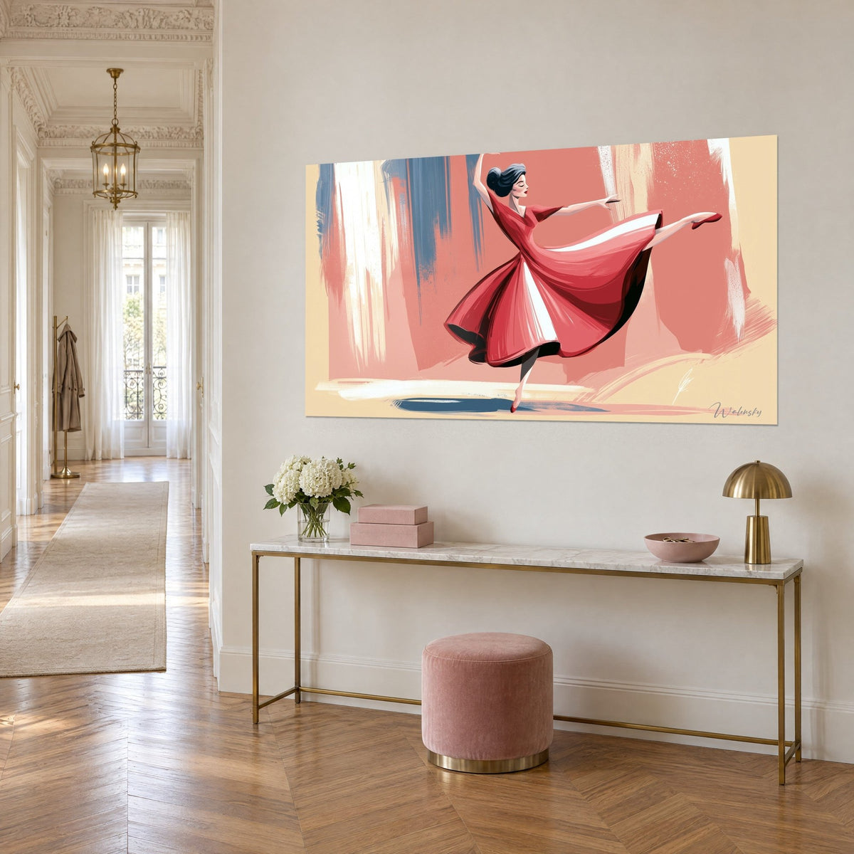 Cuadro bailarina de ballet con pierna estirada, falda acampanada roja y blanca sobre fondo salmón y arena, consola dorada sobre una entrada de estilo haussmanniano