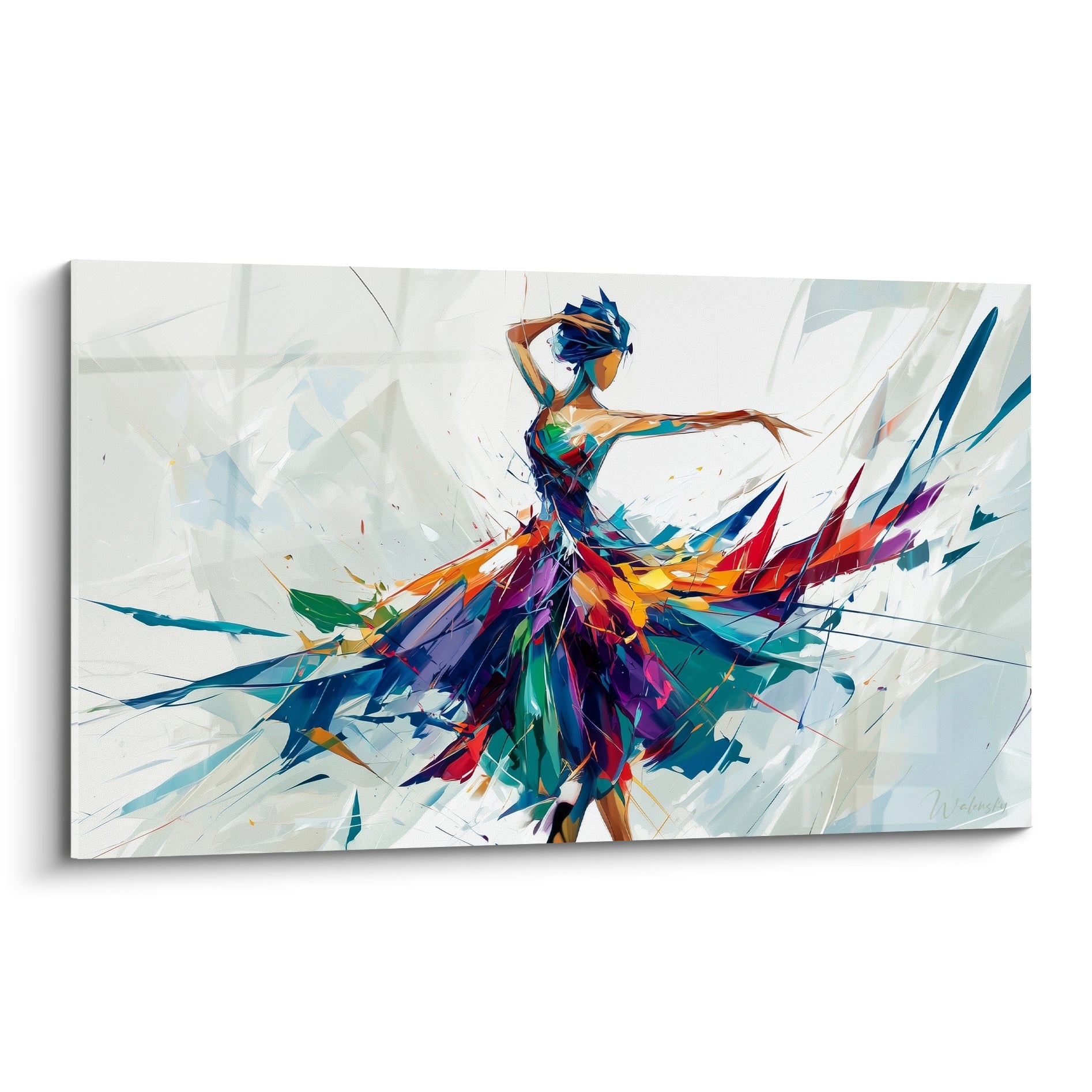 Danseuse abstraite en robe éclatée bleu marine et rouge, bras levés dans un geste gracieux