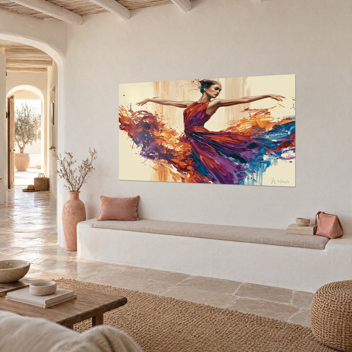 Schilderij brunette ballerina met slordige wrong, violette en blauwe geschilderde rok in een wervel, tegen een witgekalkte muur
