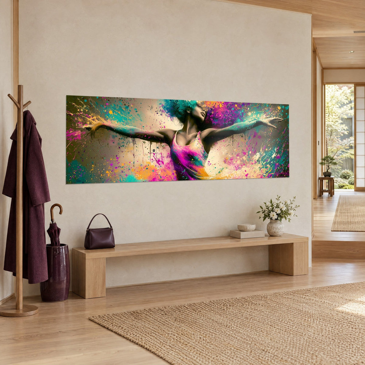 Tableau silhouette féminine en plein envol, débardeur rose fuchsia et coulures noires, vue de trois-quarts sur un mur crème, banc en bois