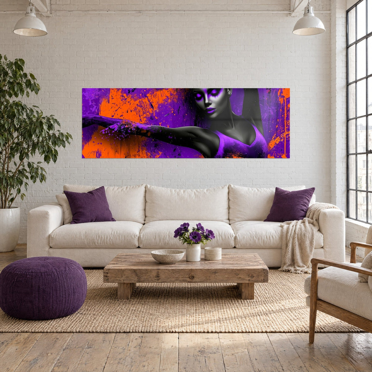 Tableau danseuse en gris et violet, bras tendu, éclaboussures orange, au-dessus d'un canapé dans un salon lumineux