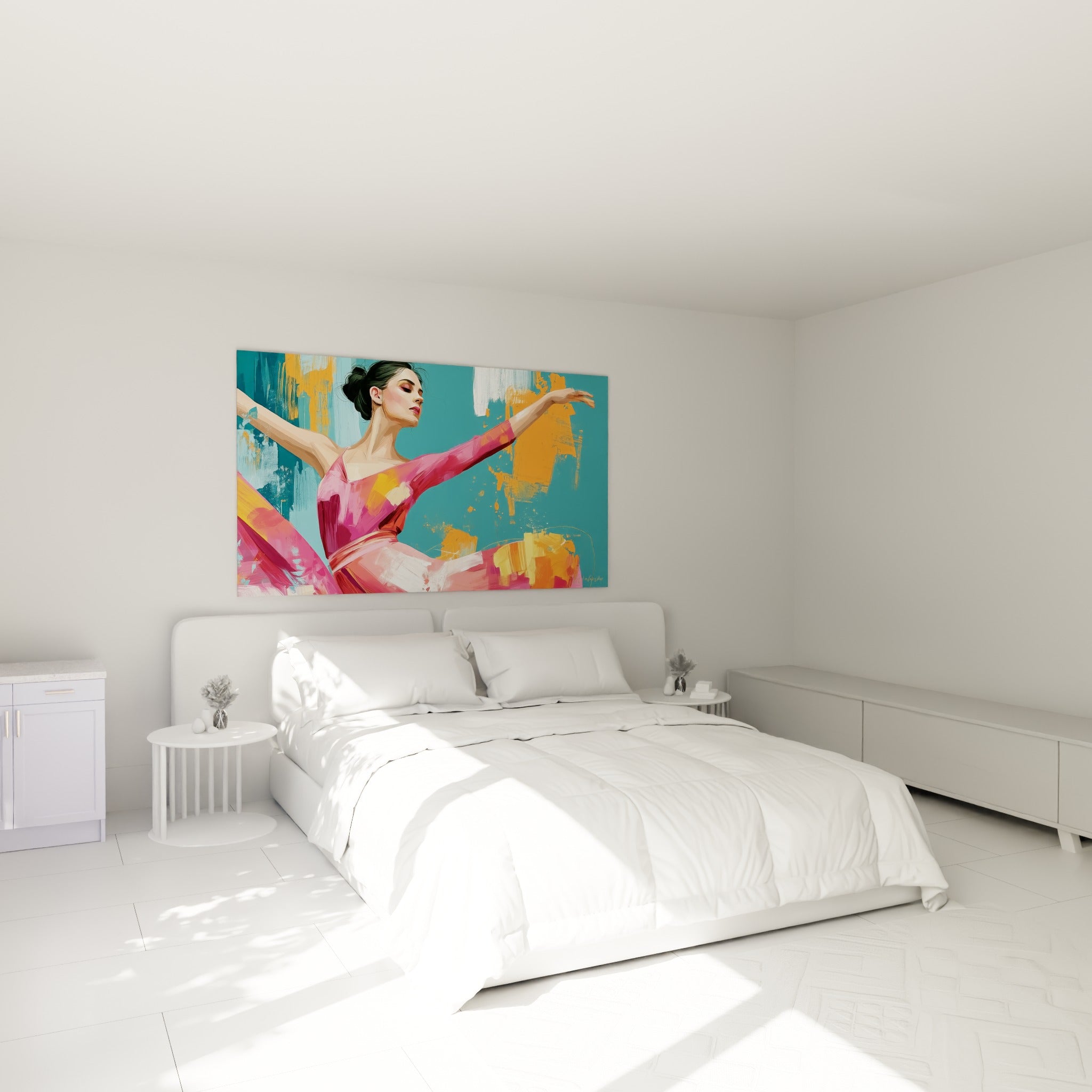 Silhouette de danseuse abstrait en rose et orange, accrochée au-dessus d'un lit dans une chambre claire