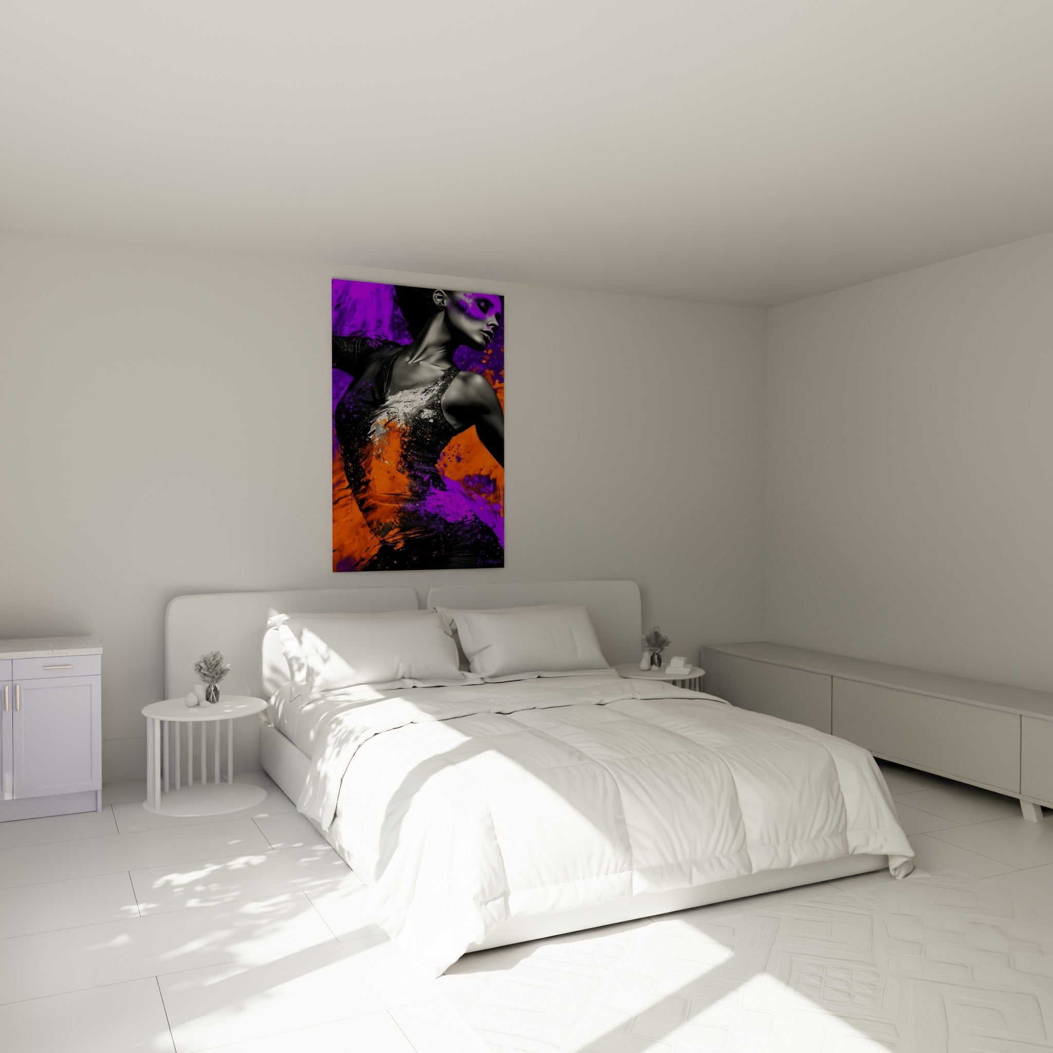 Silhouette de danseuse abstrait aux tons violet et orange placée au-dessus d'un lit dans une chambre claire