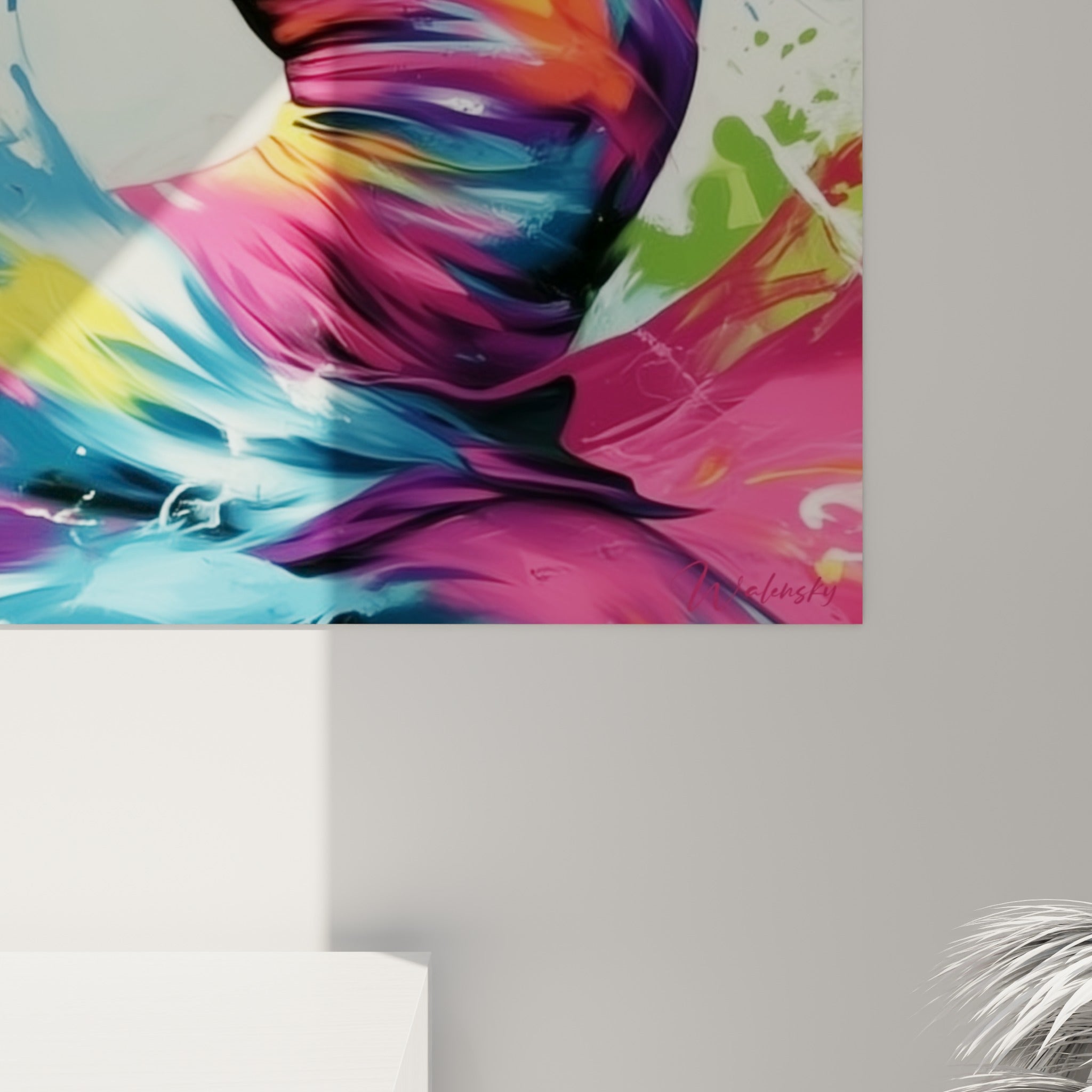 Empâtements colorés jaune et bleu se mêlant en coulures sur la toile de la danseuse abstraite