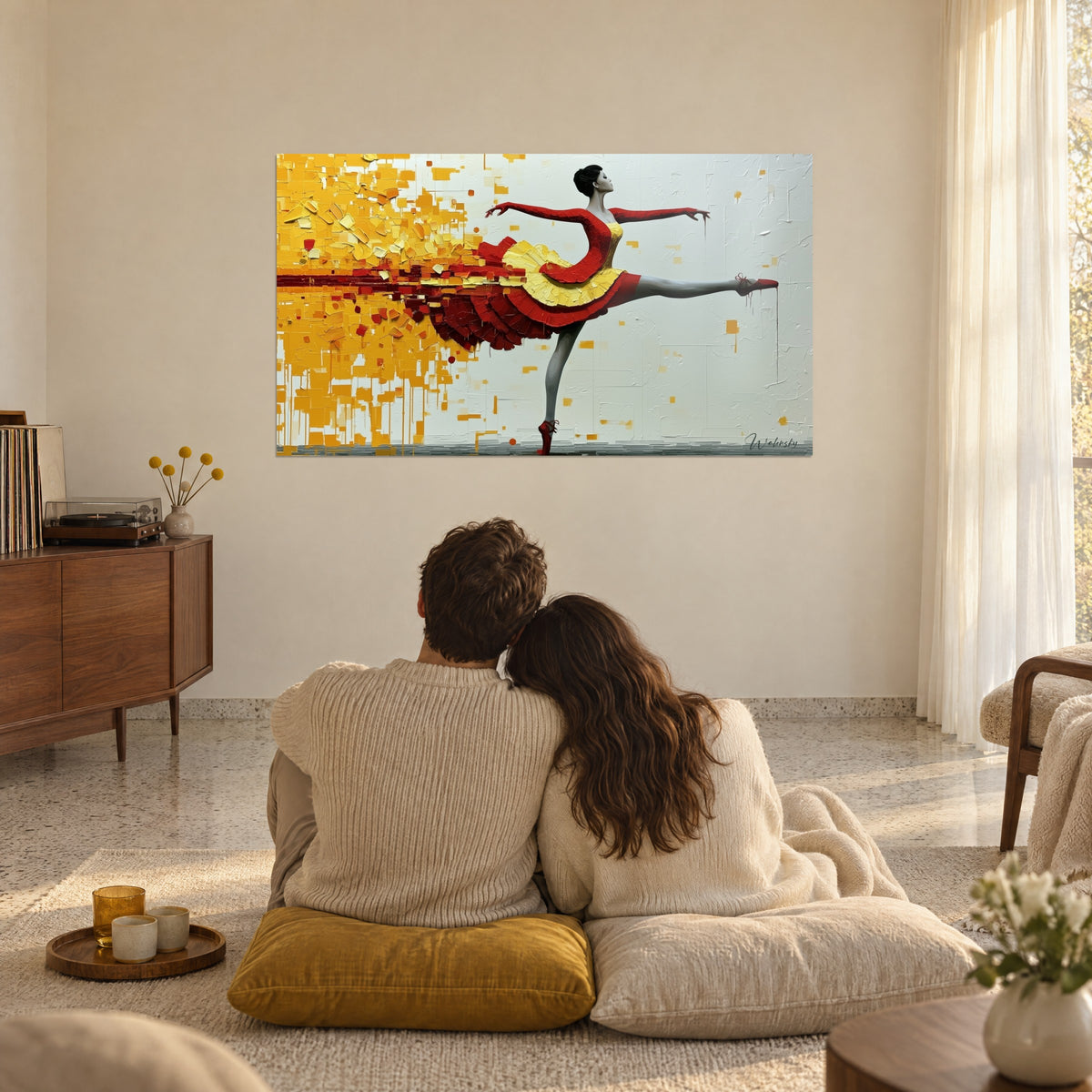 Quadro artista di balletto immobilizzata in pieno movimento, tutù carminio e oro, impasti luminosi, una coppia abbracciata davanti a lei in salotto