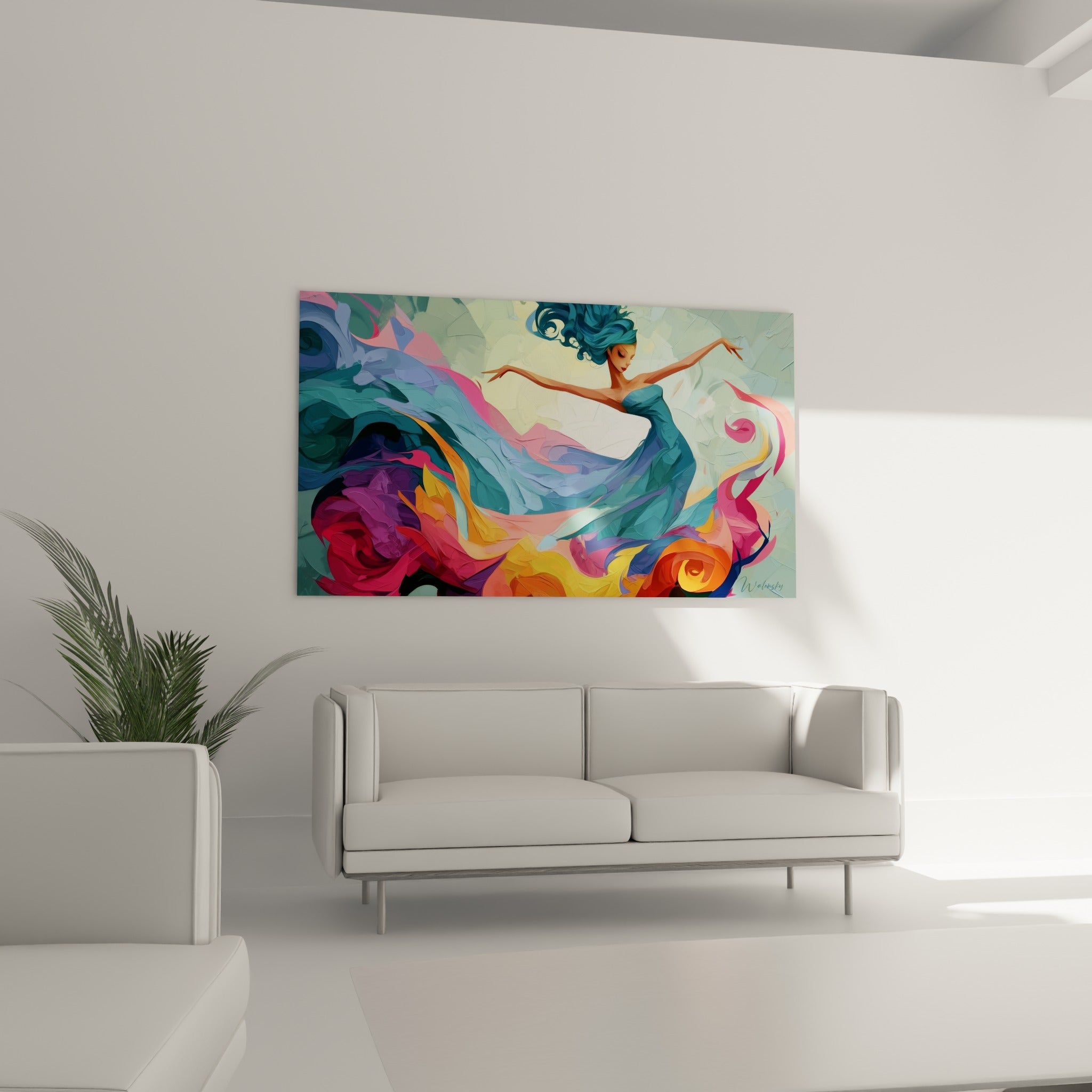 Mouvement gracieux d'une femme aux drapés fuchsia et turquoise placé au-dessus d'un canapé dans un salon lumineux