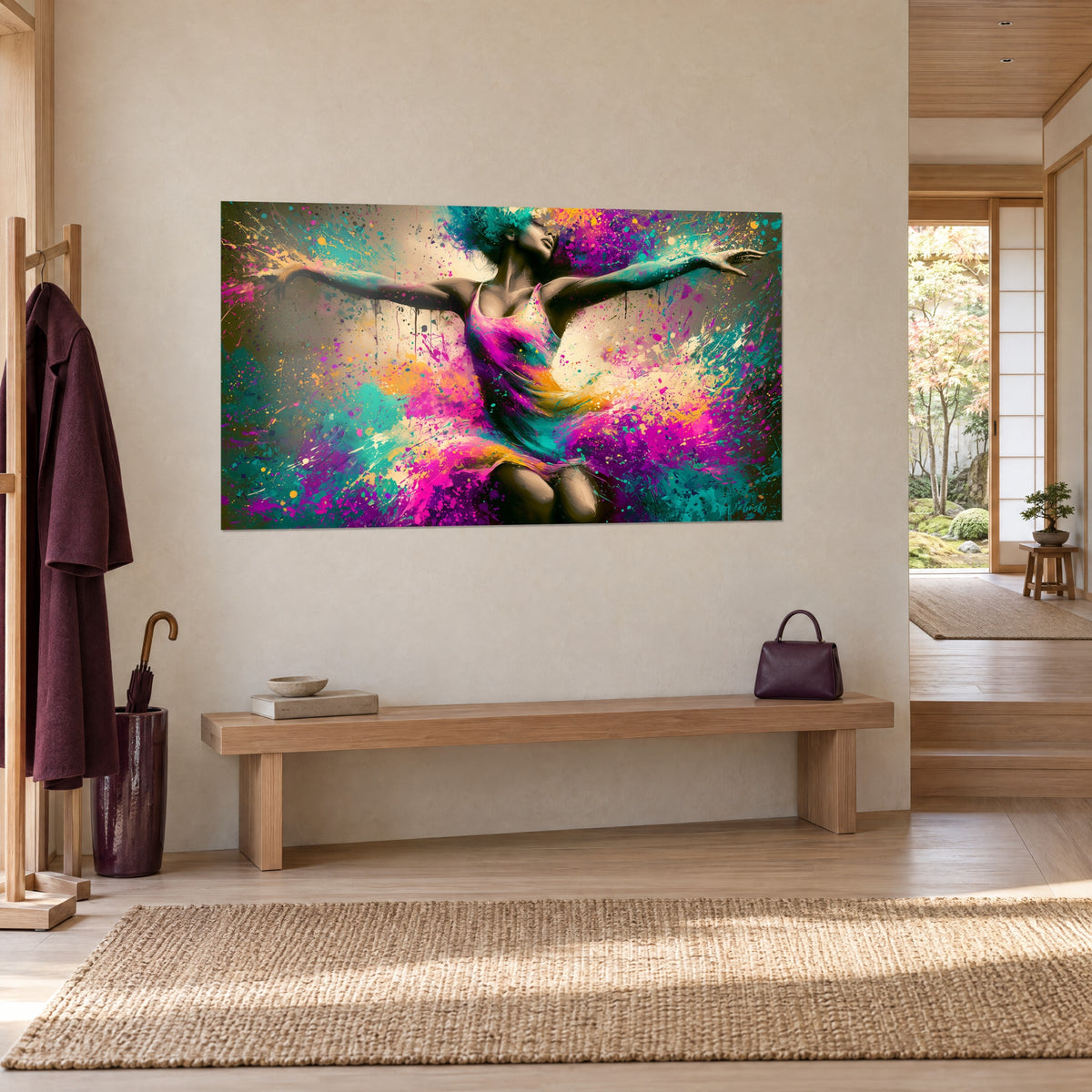 Tableau silhouette en plein envol, chevelure turquoise et jupe fuchsia éclaboussée d'or, mur beige d'une entrée japandi