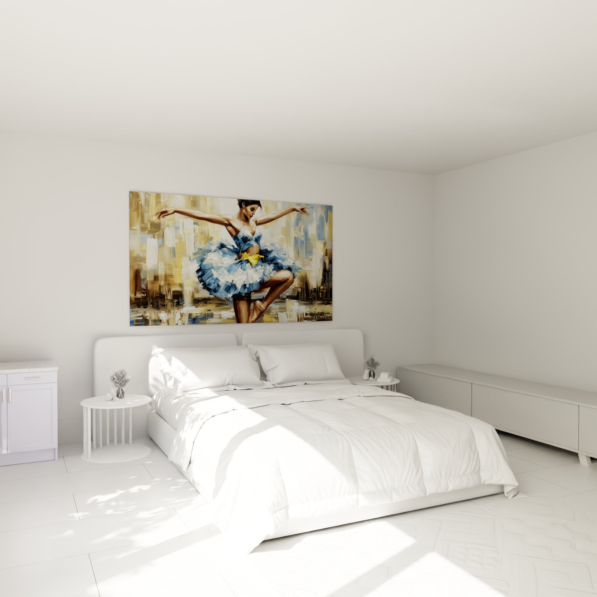 Ballerine aux teintes bleu marine et doré, geste gracieux, au-dessus d'un lit dans une chambre claire