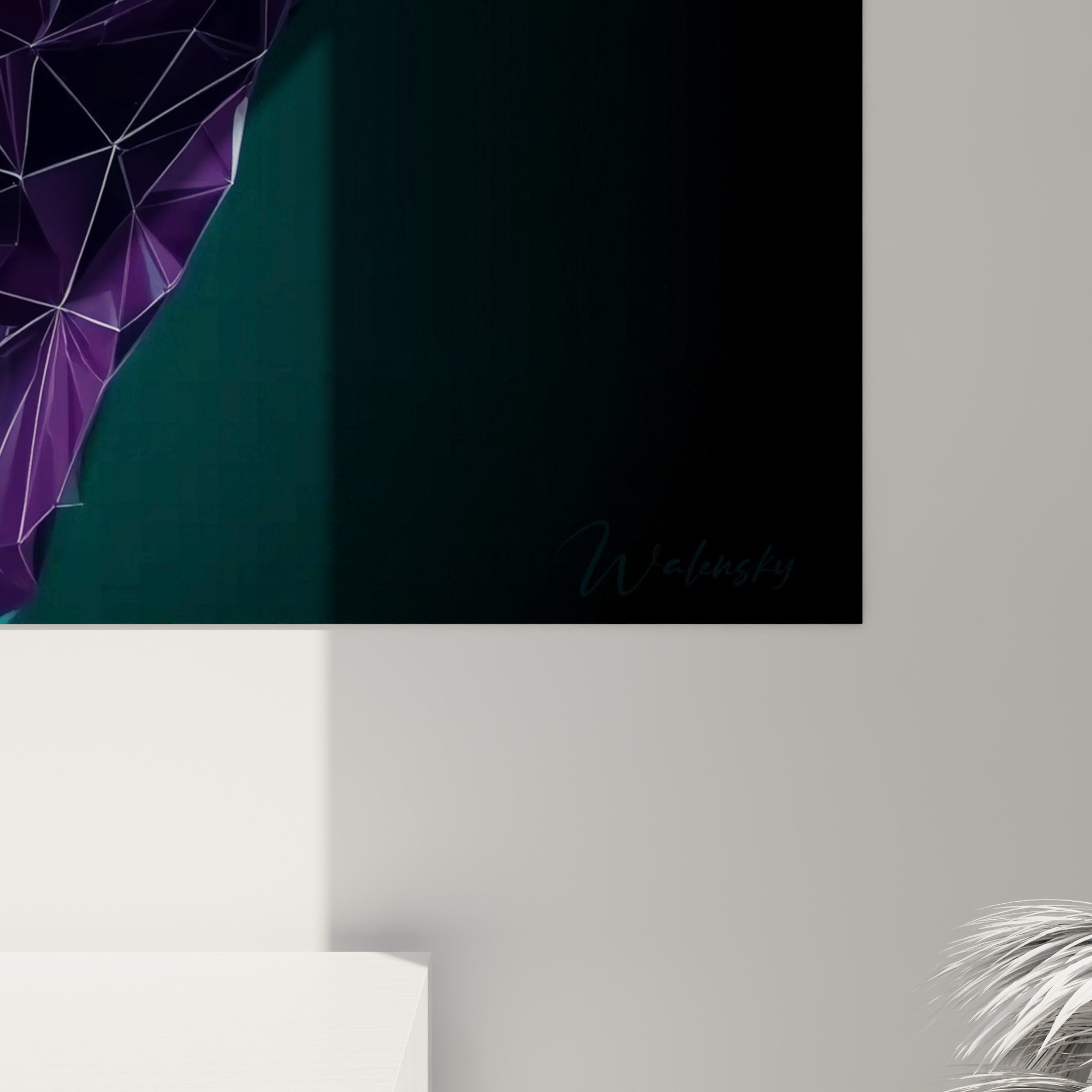 Matière cristalline visible sur cette danseuse abstrait, facettes violettes et dorées aux arêtes nettes et lumineuses