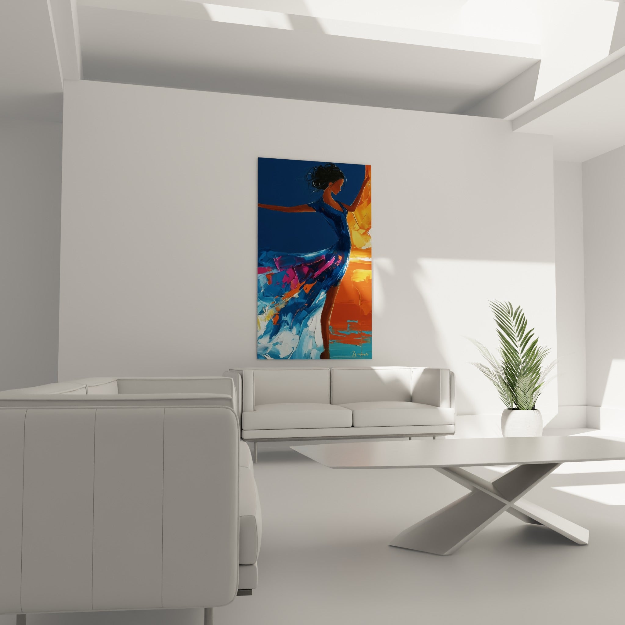 Danseuse abstrait aux teintes orange et bleu profond au-dessus d'un canapé dans un salon lumineux