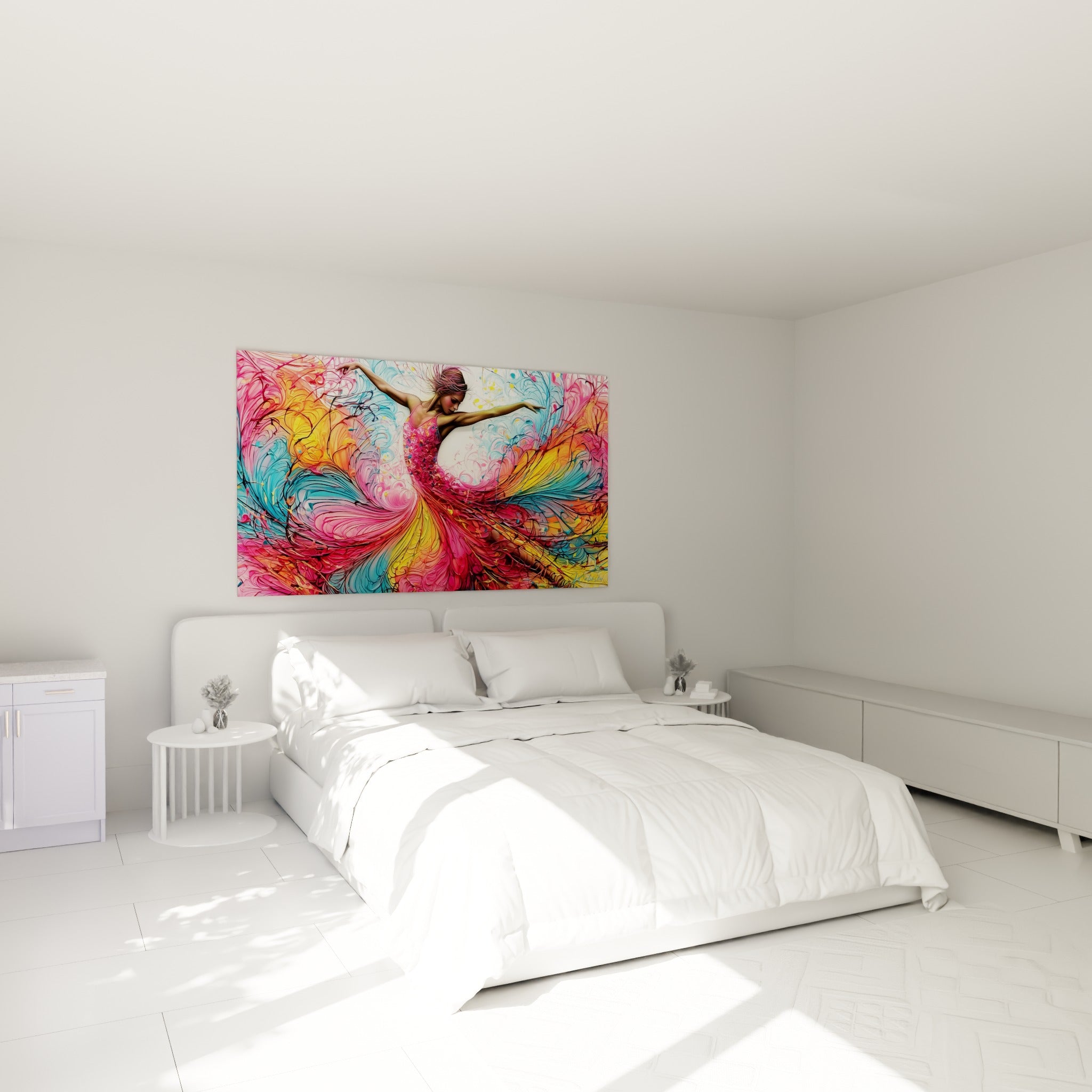 Silhouette de danseuse aux tons rose et jaune doré, accrochée au-dessus d'un lit dans une chambre claire