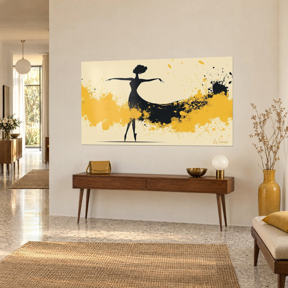 Tableau ballerine stylisée de profil, longue jupe noire projetée en gerbe d'encre sur nuages ocre et jaune, console en bois dans l'entrée