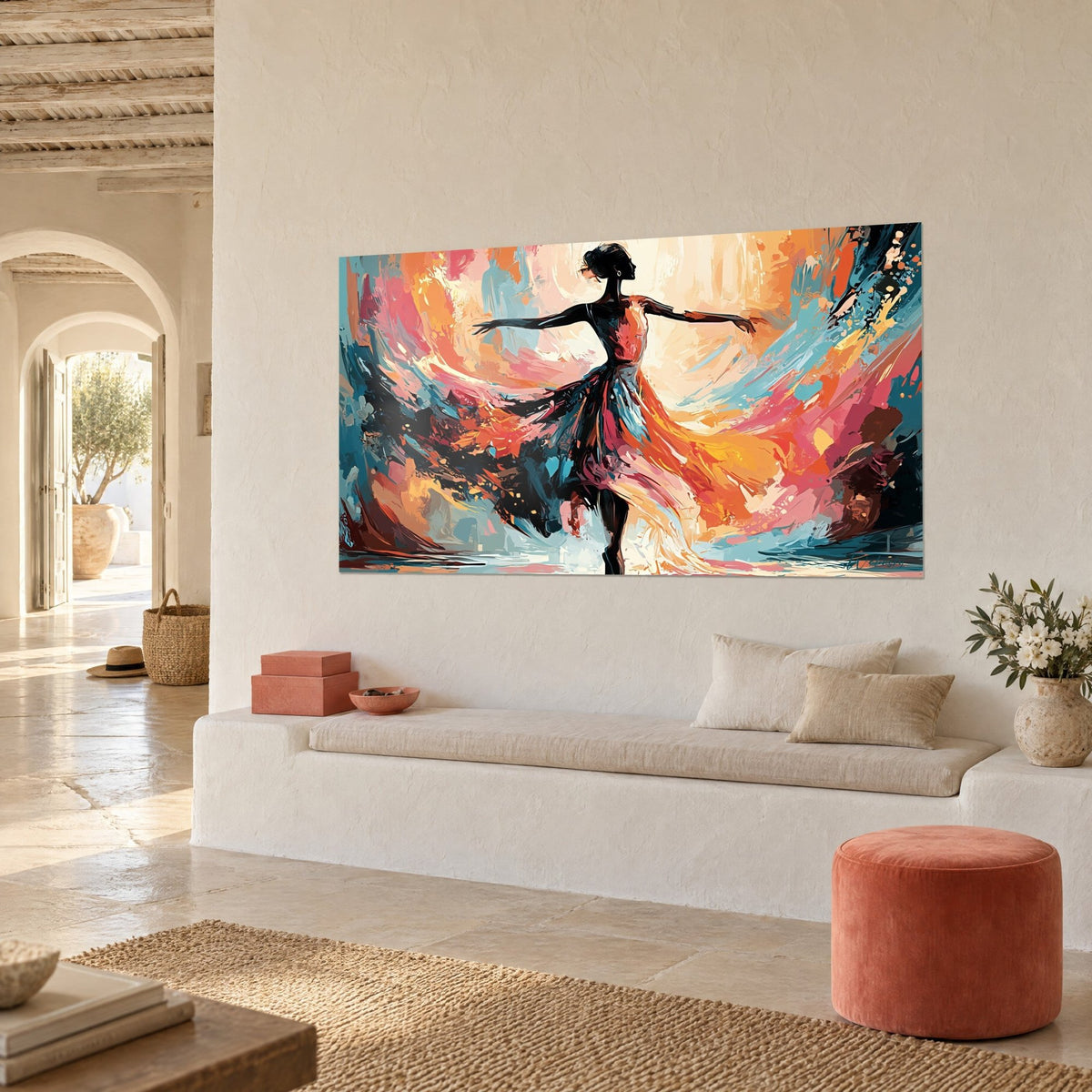 Tableau ballerine de profil aux coups de pinceau rose corail et bleu glacier, accroché dans un coin de pièce méditerranéen aux murs crépis