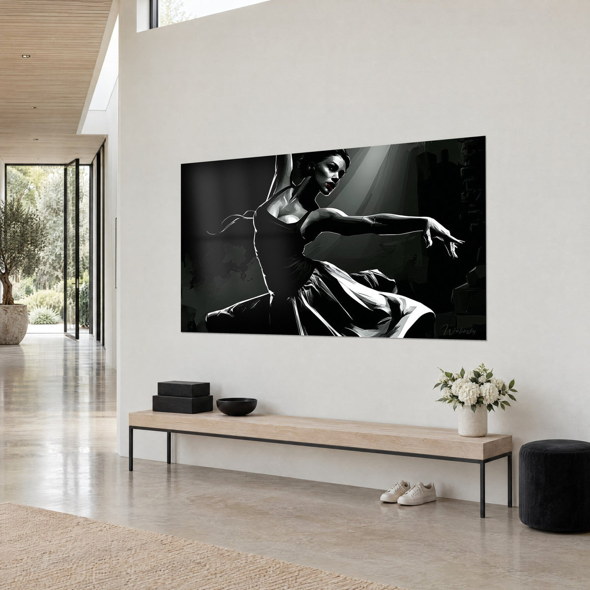 Tableau silhouette de danseuse en pleine envolée, faisceau de lumière grise et jupe blanche virevoltante, mur beige et banc en bois clair