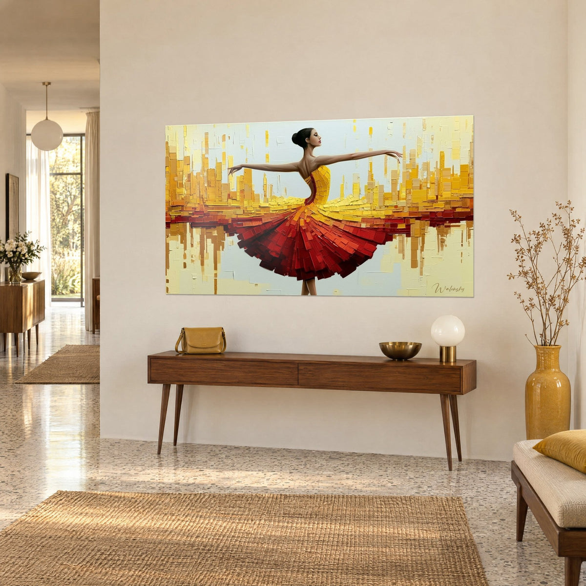 Tableau silhouette de danseuse, jupe écarlate en éventail sur skyline ocre, vue de trois-quarts, console en bois