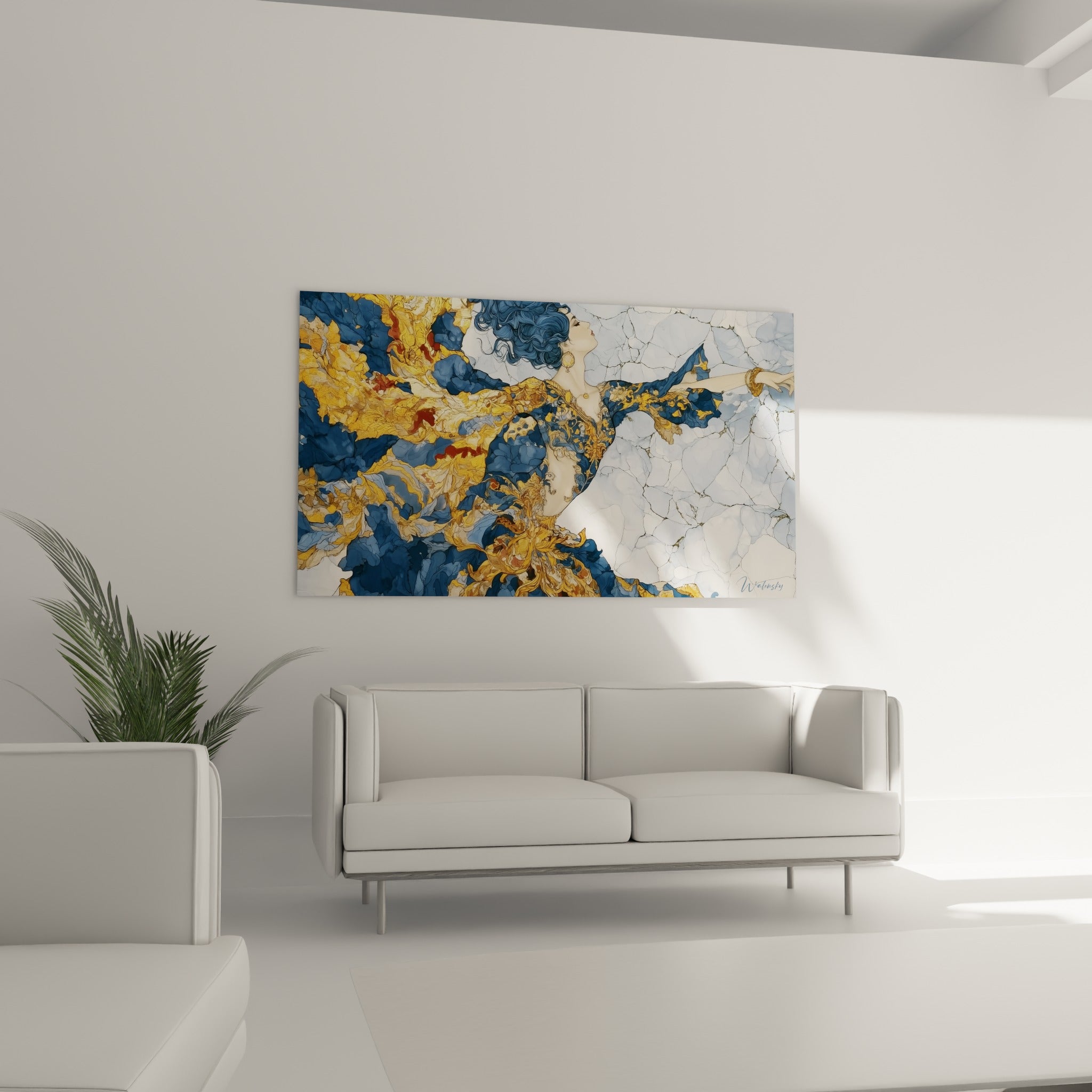 Robe fleurie dorée et bleu marine d'une danseuse abstraite au-dessus d'un canapé dans un salon lumineux