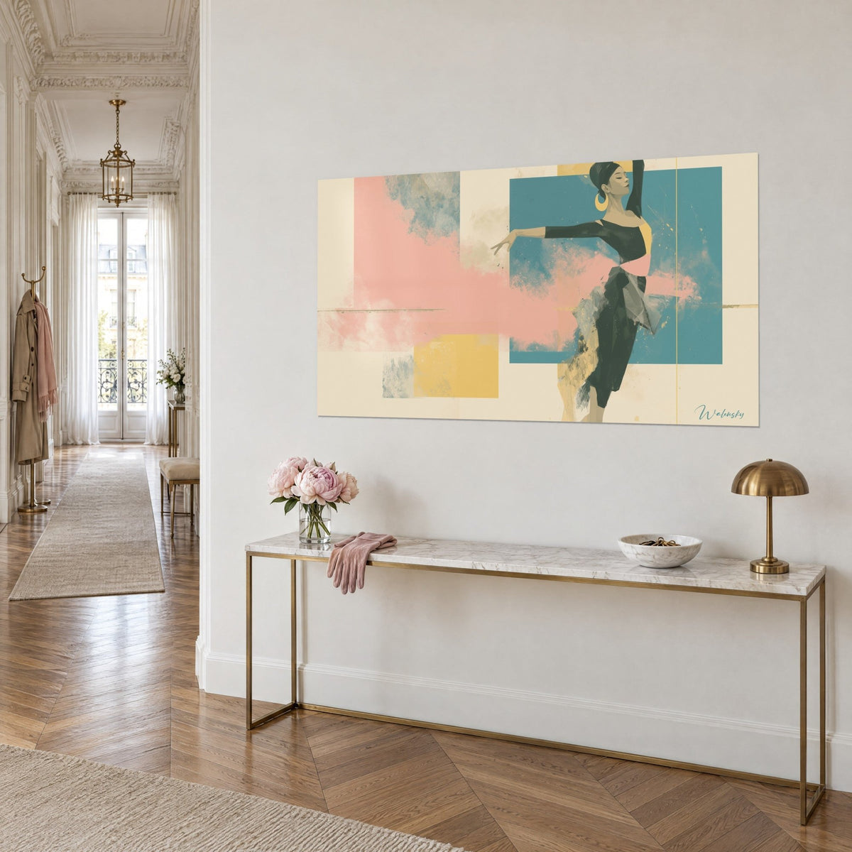 Tableau silhouette de flamenco au bras tendu, voile rose poudré et aplat bleu canard, sur une console dorée haussmannienne