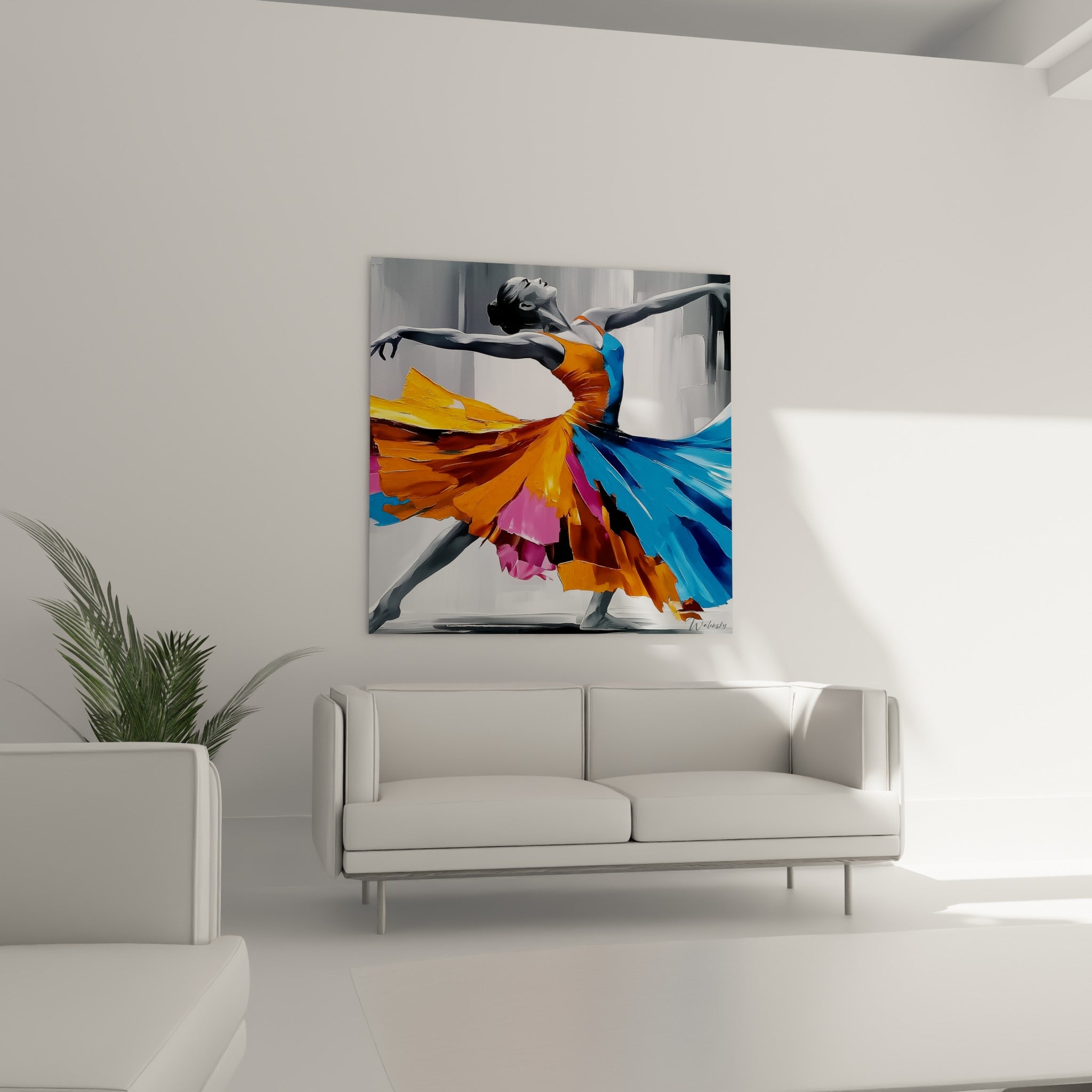 Mouvement de danse en robe orange, bleue et rose, tableau accroché au-dessus d'un canapé dans un salon lumineux