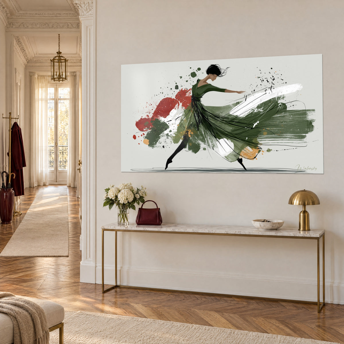 Tableau silhouette féminine aux cheveux noirs, voile vert mousse et traînées blanches, sur une console dorée en appartement haussmannien