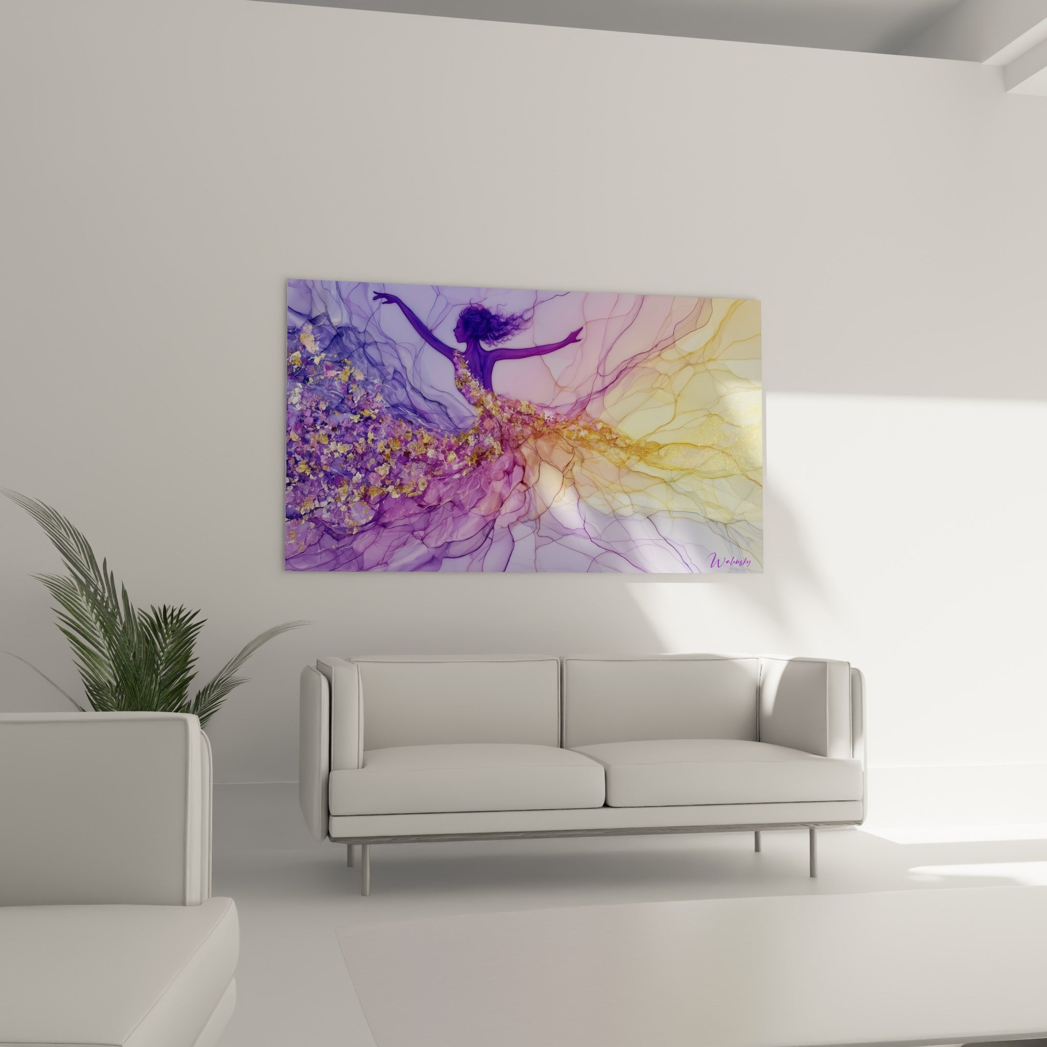 Robe scintillante mauve et dorée d'une danseuse abstraite au-dessus d'un canapé dans un salon lumineux