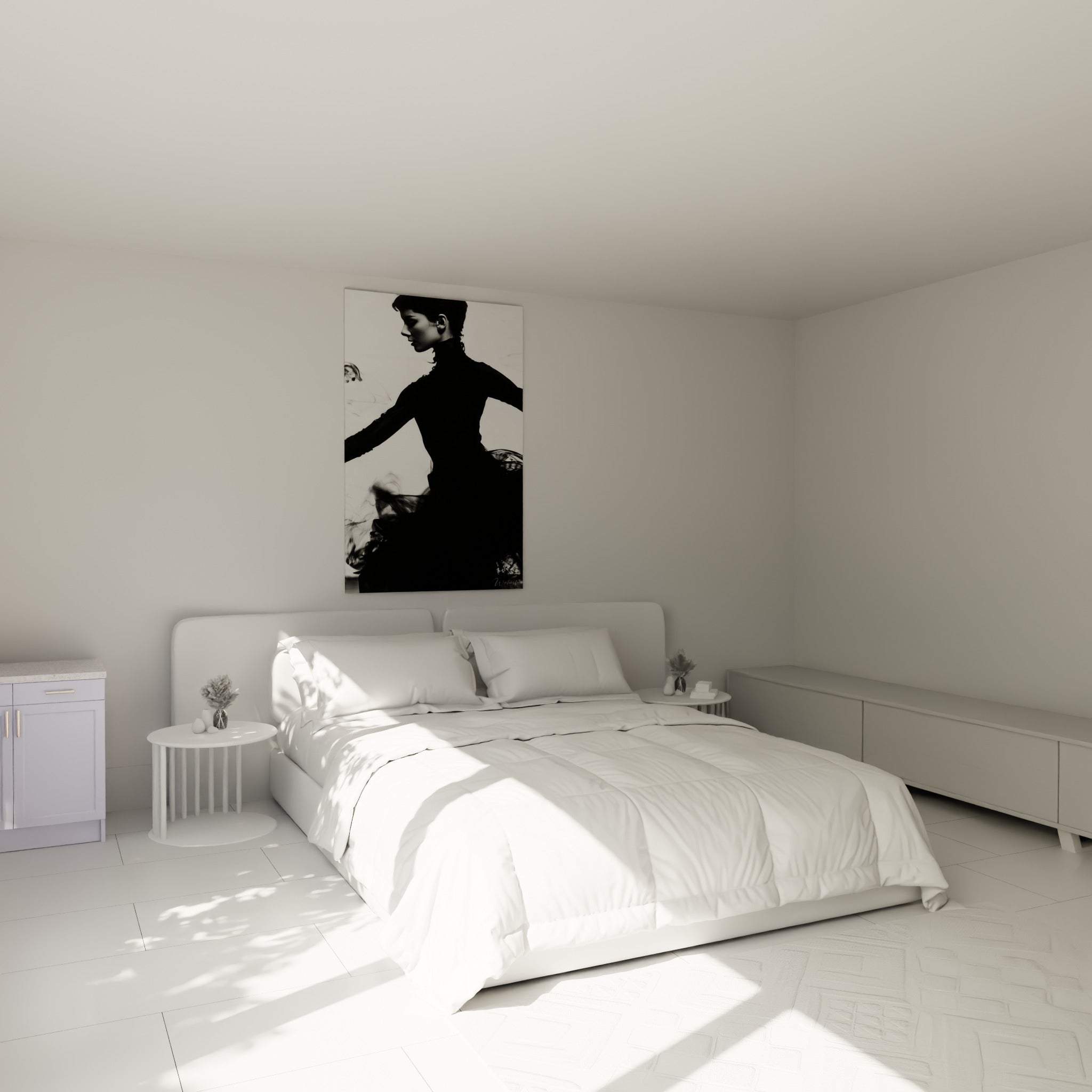 Silhouette de danseuse noire et blanche, geste fluide, accrochée au-dessus d'un lit dans une chambre claire