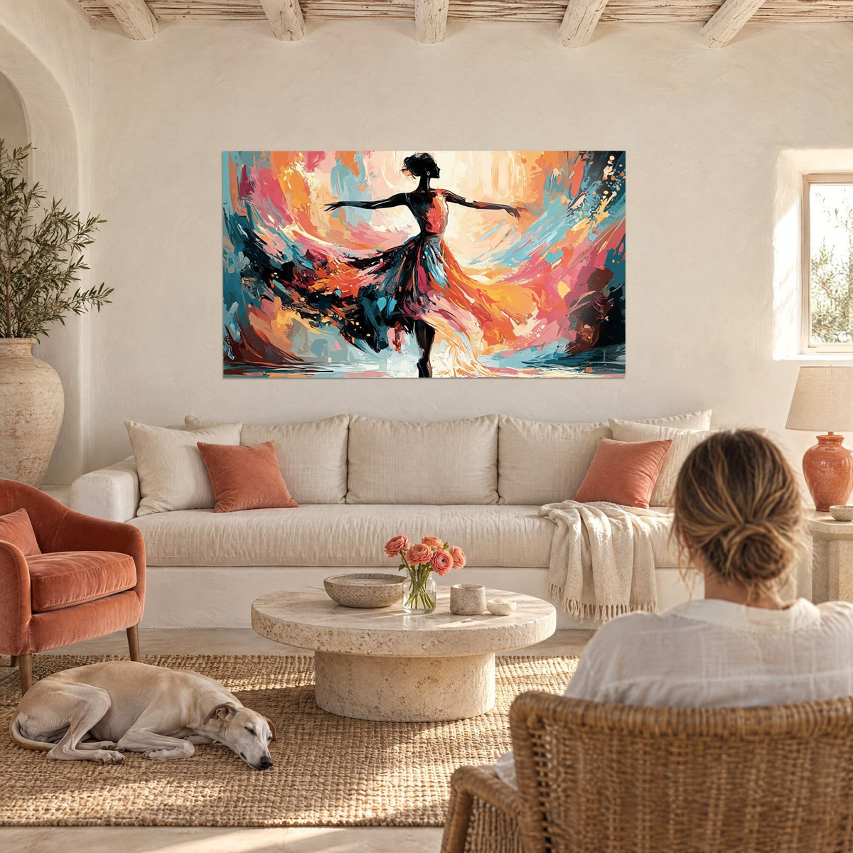Tableau danseuse en silhouette noire, bras écartés, jupe orange et turquoise tourbillonnante, au-dessus d'un canapé dans un salon lumineux