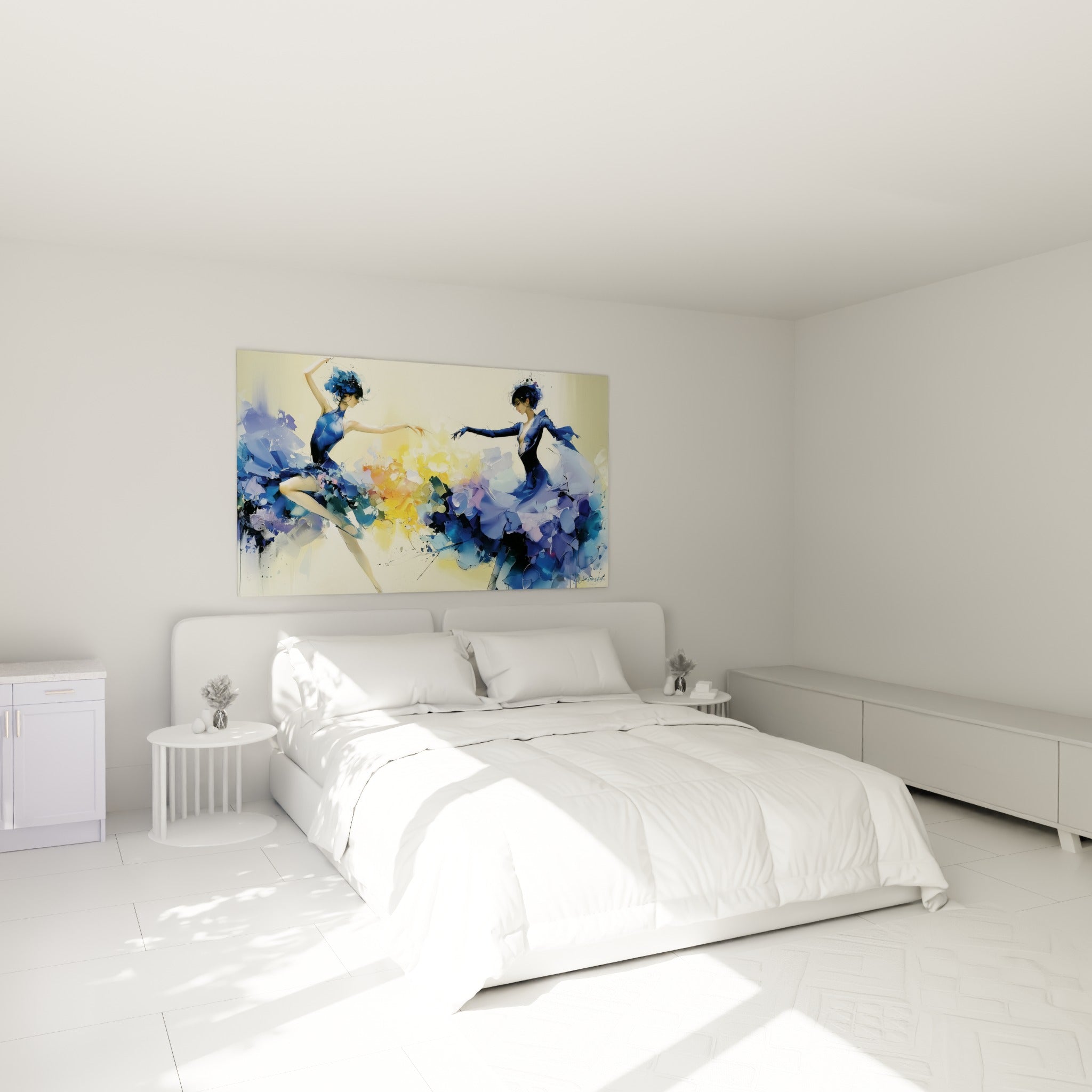 Deux silhouettes bleu marine et ocre en mouvement, tableau danseuse abstrait au-dessus d'un lit dans une chambre claire