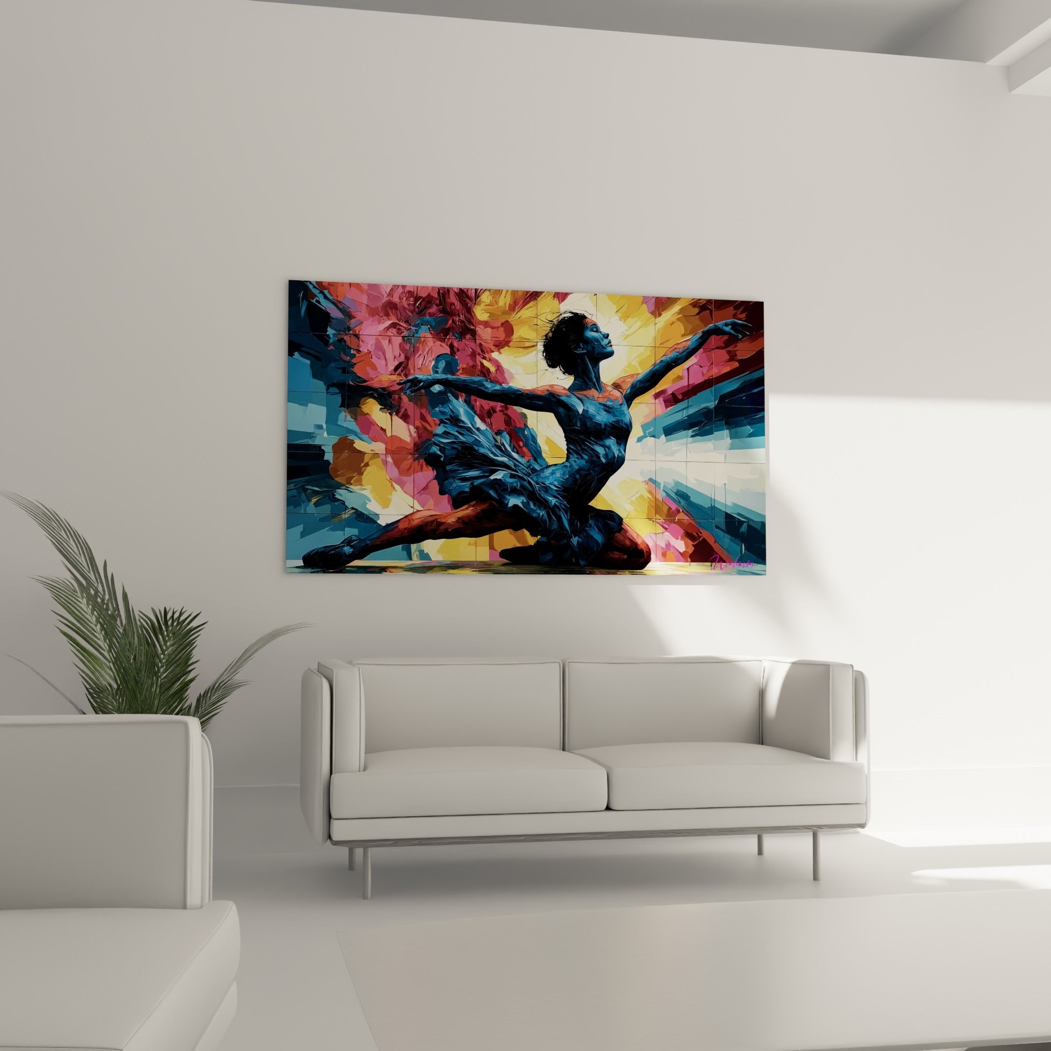 Silhouette terracotta et bleu nuit en extension, danseuse abstrait au-dessus d'un canapé dans un salon lumineux