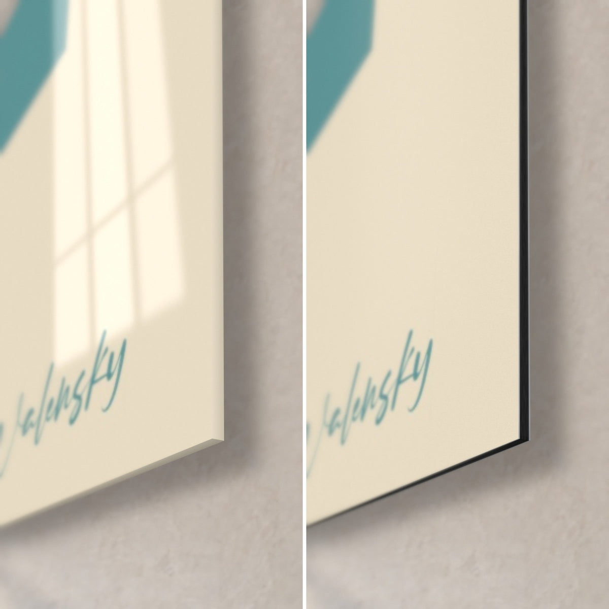 Tableau ballerine stylisée, coin bas droit : signature turquoise sur fond crème, verre brillant à gauche, Dibond noir mat à droite