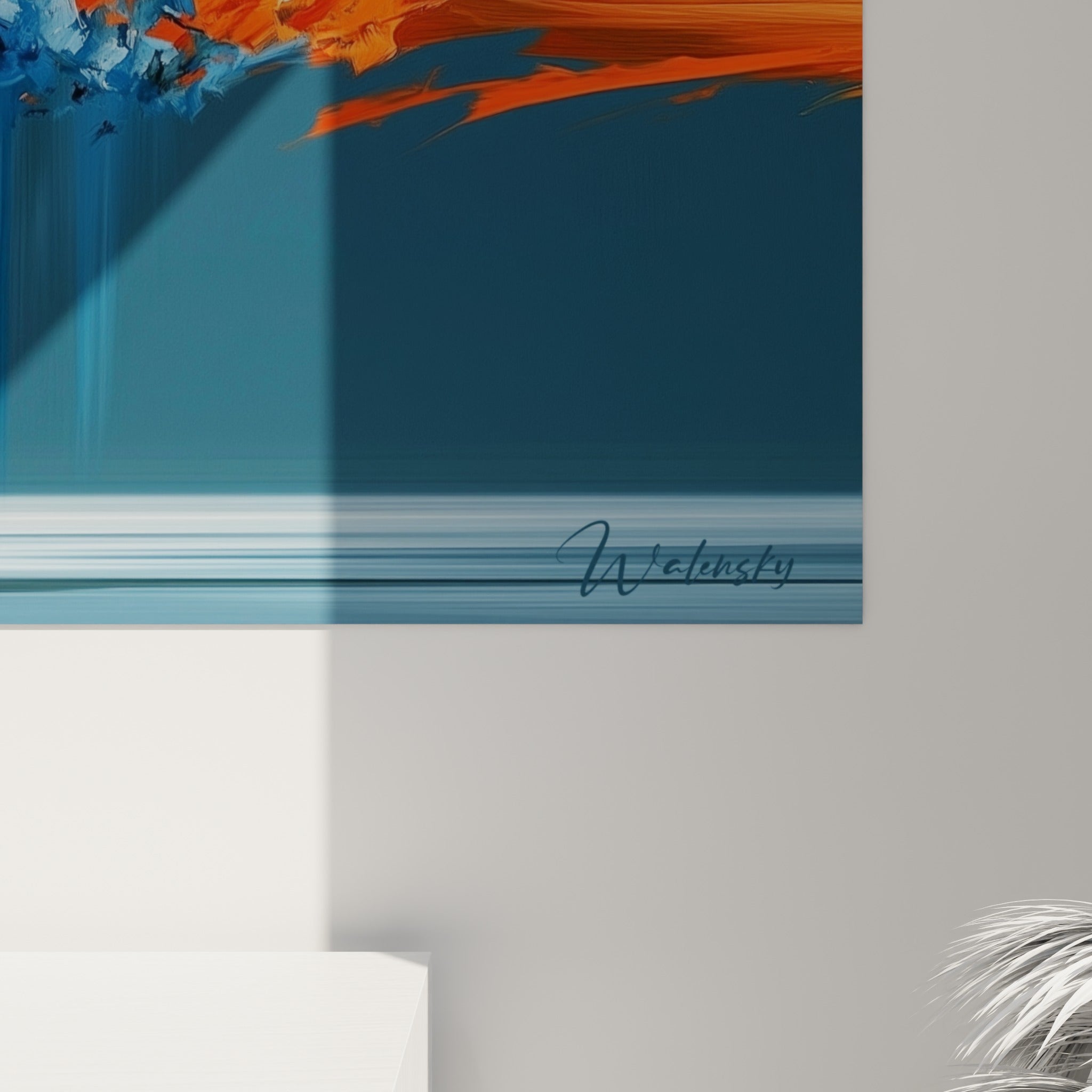 Empâtements orange vif et coulures bleu marine se mêlant en gros plan sur la toile de la danseuse abstrait