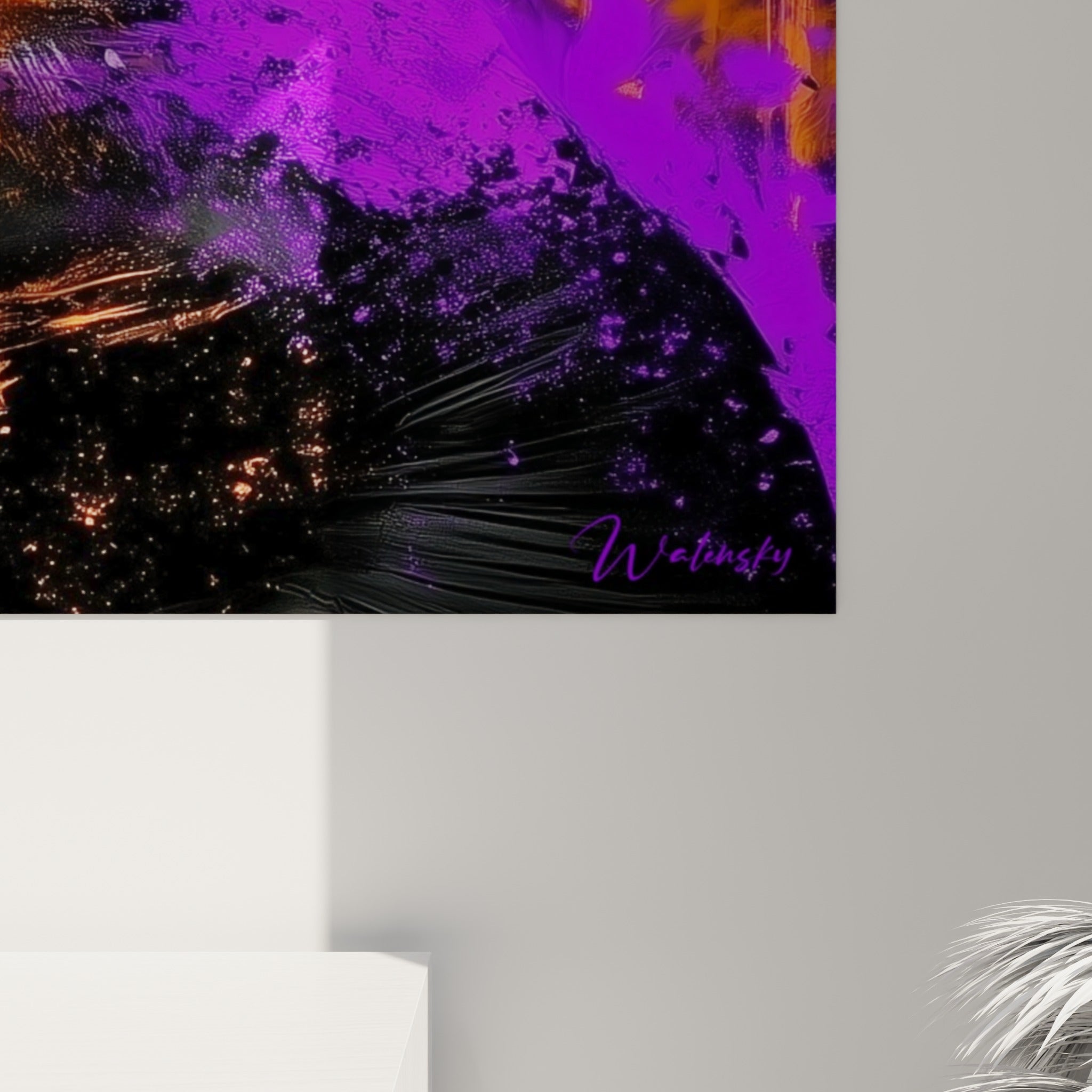 Empâtements orangés et coulures violettes sur la toile de la danseuse abstrait révélant le grain de la matière
