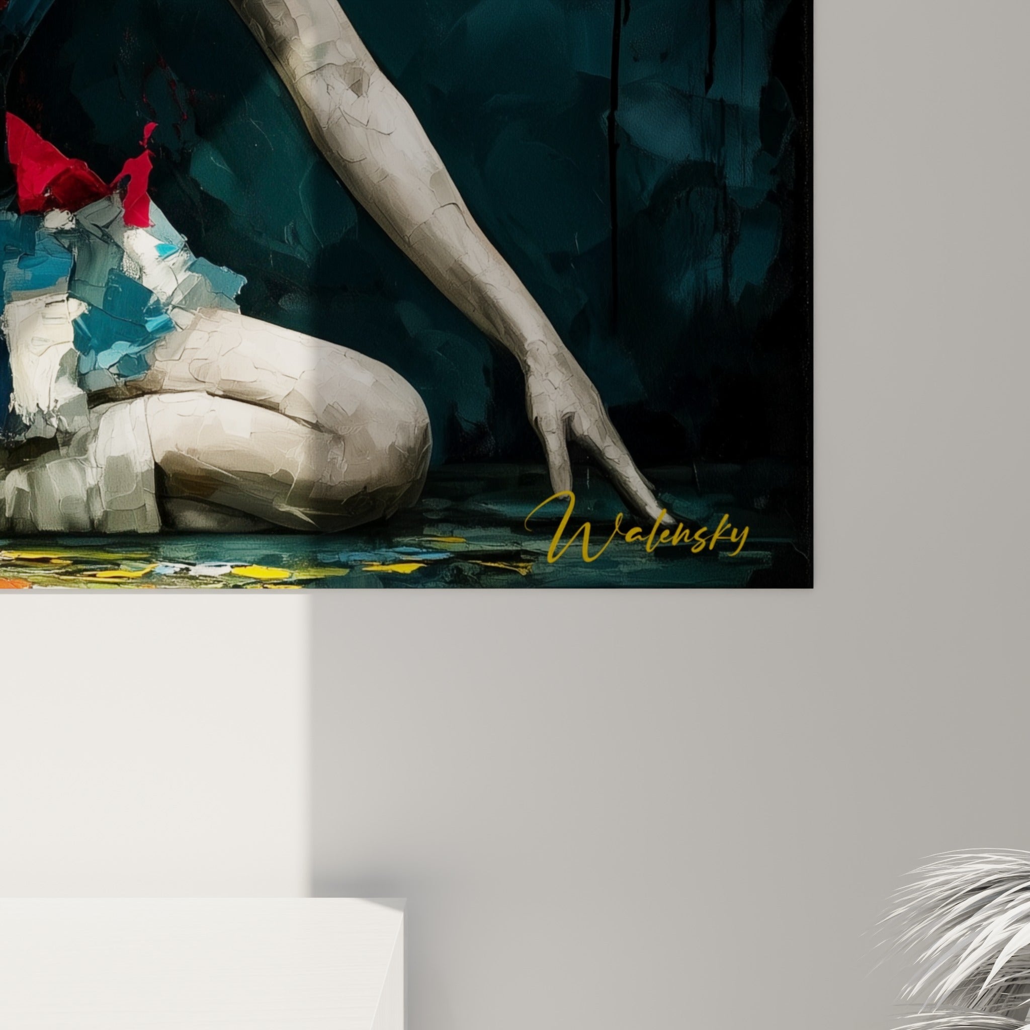 Empâtements épais visibles, coulures noires sur fond bleu marine, grain du tutu rouge et jaune