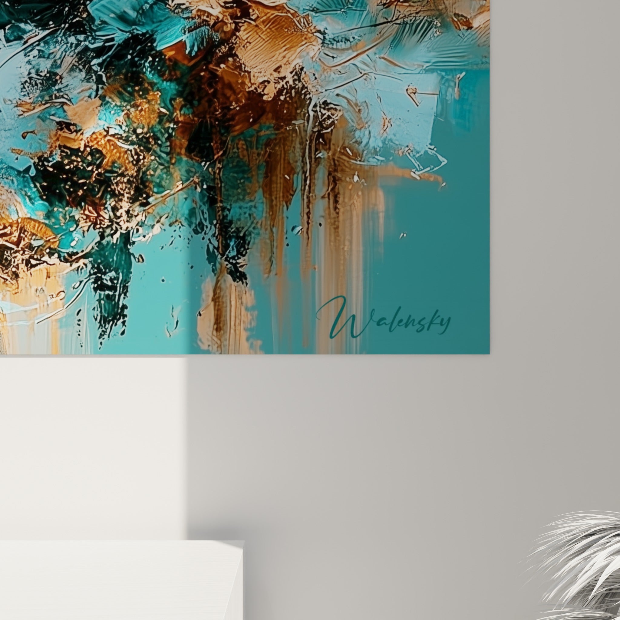 Empâtements de peinture turquoise et cuivre se mêlant, coulures et grain visibles sur la toile de la danseuse abstraite