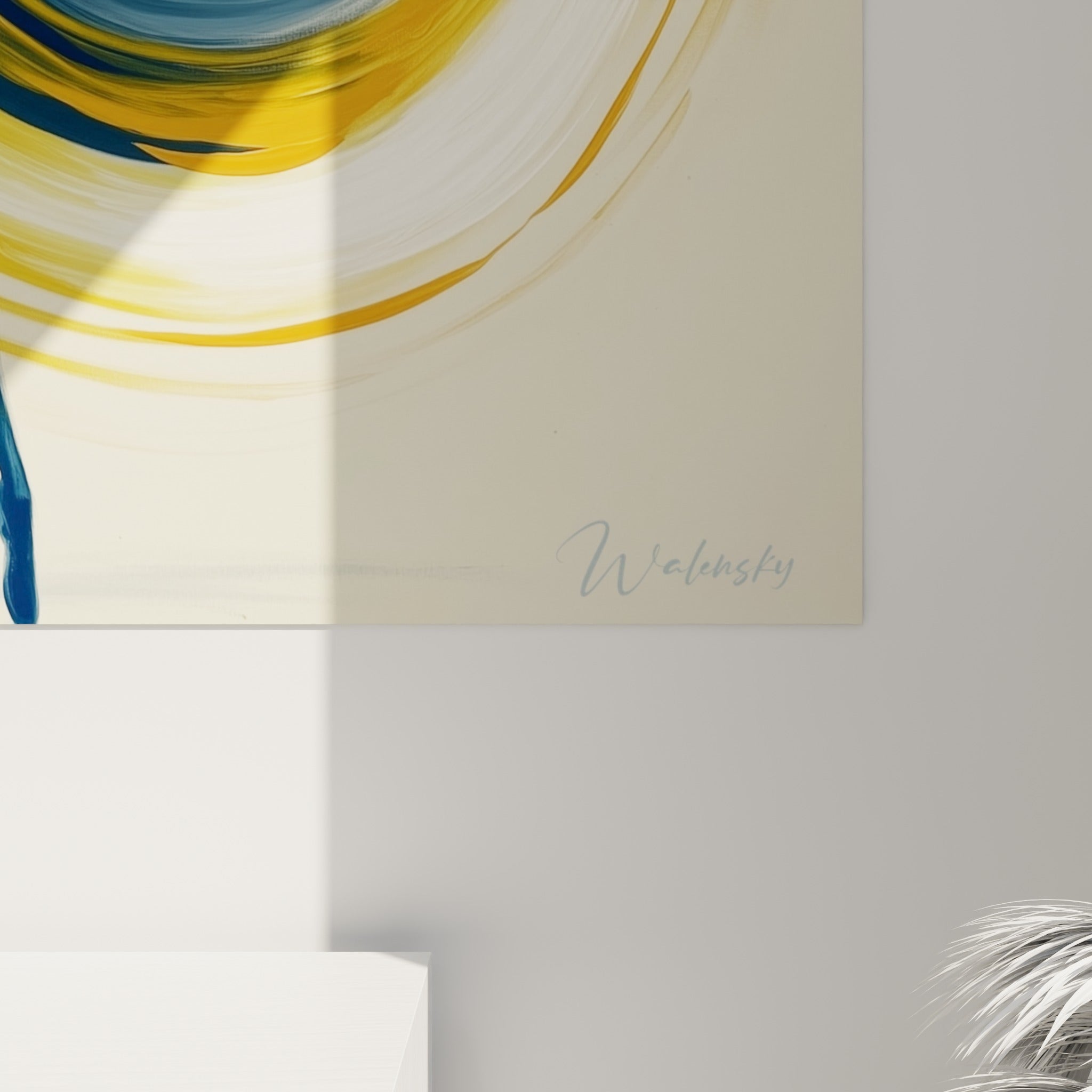 Empâtements dorés et coulures bleu marine se mêlant en larges gestes picturaux sur la toile de la danseuse