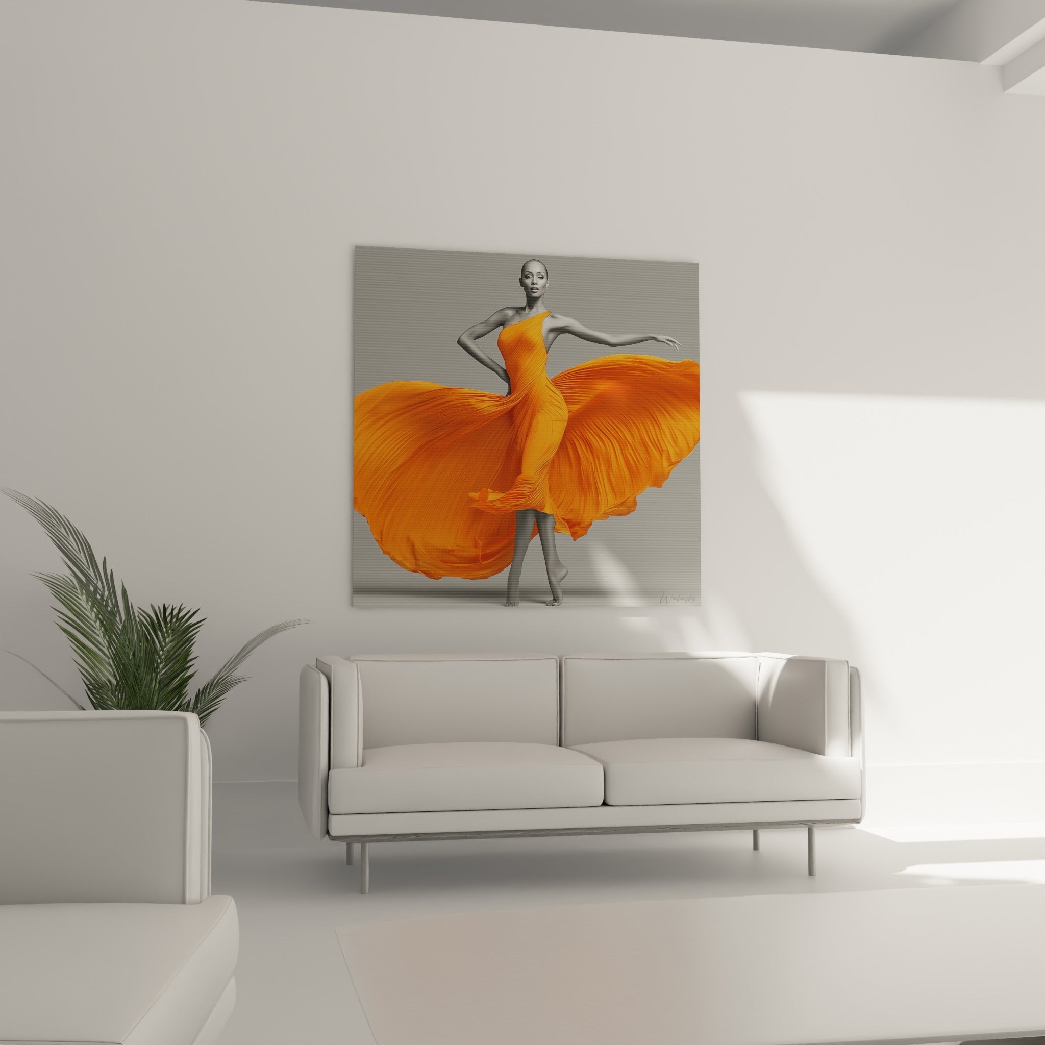 Robe orange plissée qui s'étire en vagues autour d'une figure grise, au-dessus d'un canapé dans un salon lumineux
